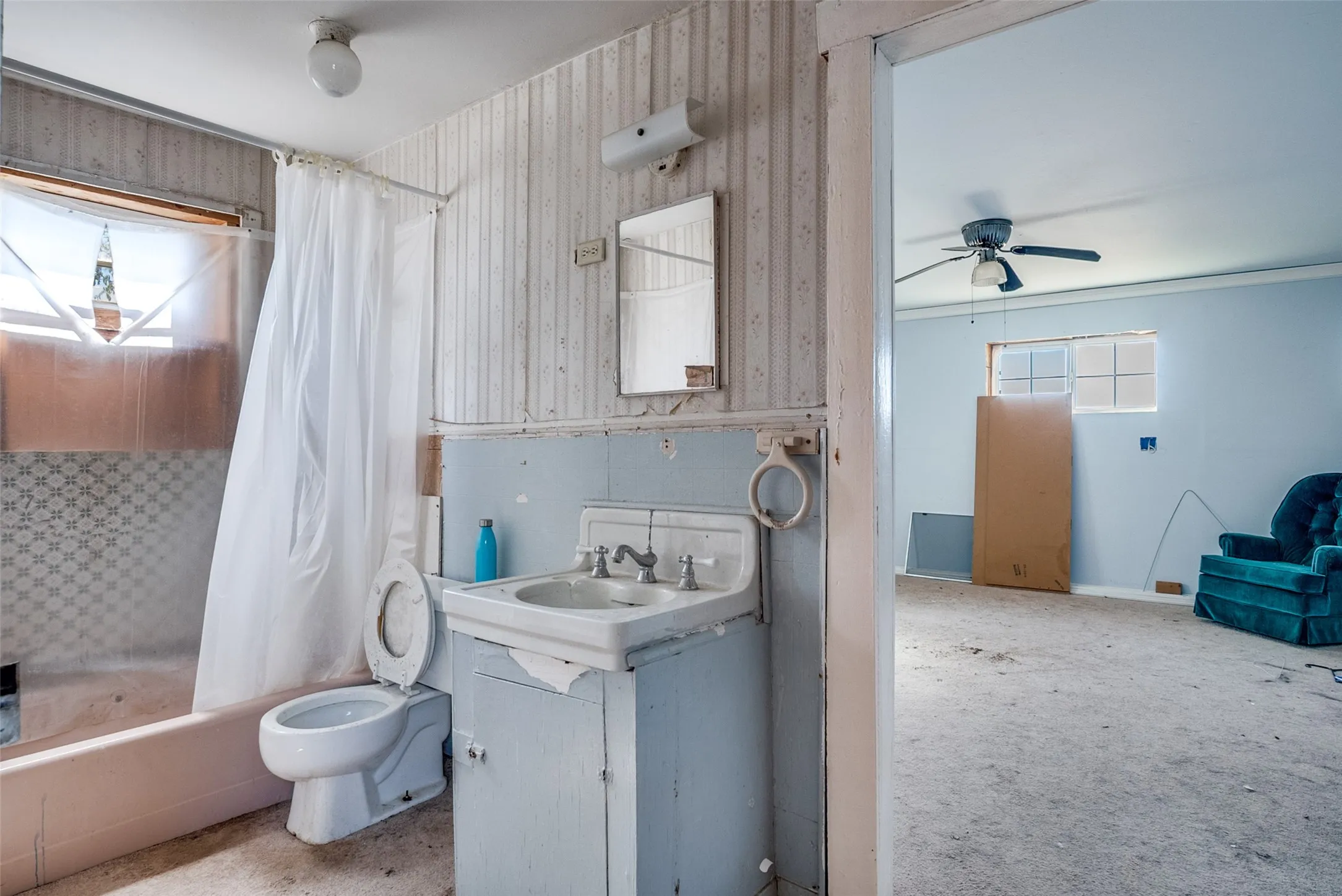 Farm For Sale in Johnson County , 7165 County Road 1232, Godley, Texas 76044, 3 Bedroom, 1 Bathroom, Garage spaces, 1,080 Sqft, built in 1950, Preowned, mls#21080424, Real Estate Agent in Godley, Homes For Sale in Johnson county, Homes For Sale in Godley, Realtor in Godley Texas, Real Estate Brokerage Independent Realty Texas, Luminita Cordes Realtor