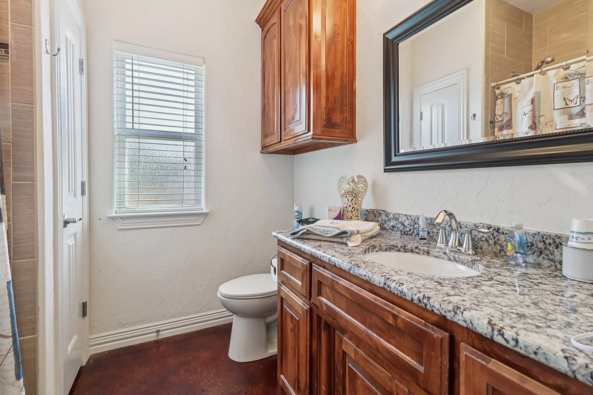 Guest bath with granite countertops