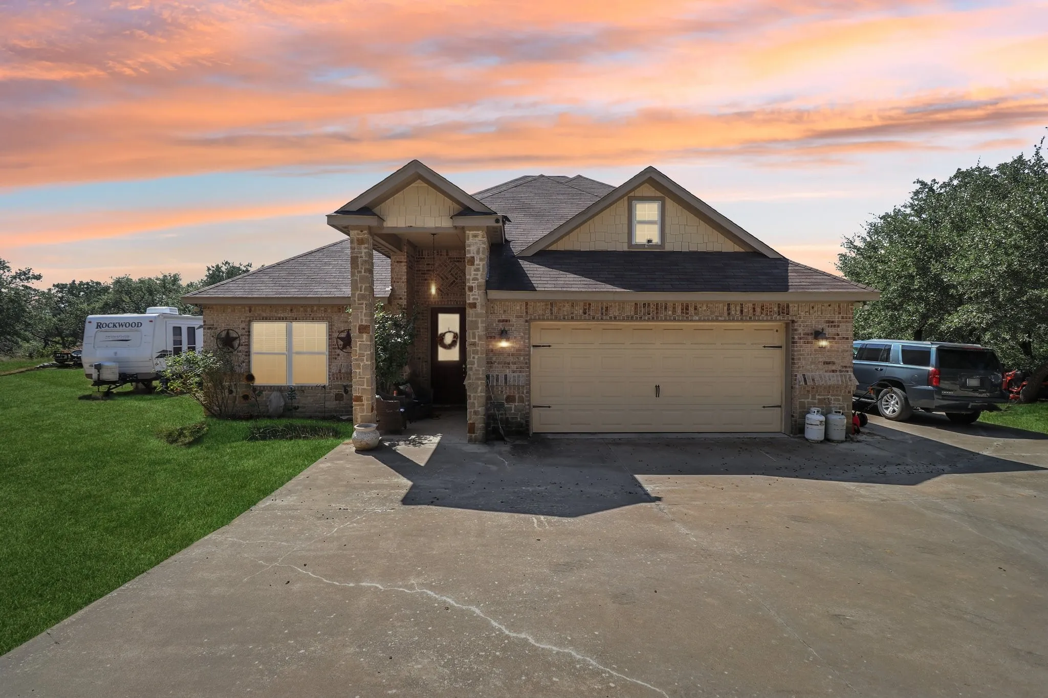 Virtual twilight view of front of home