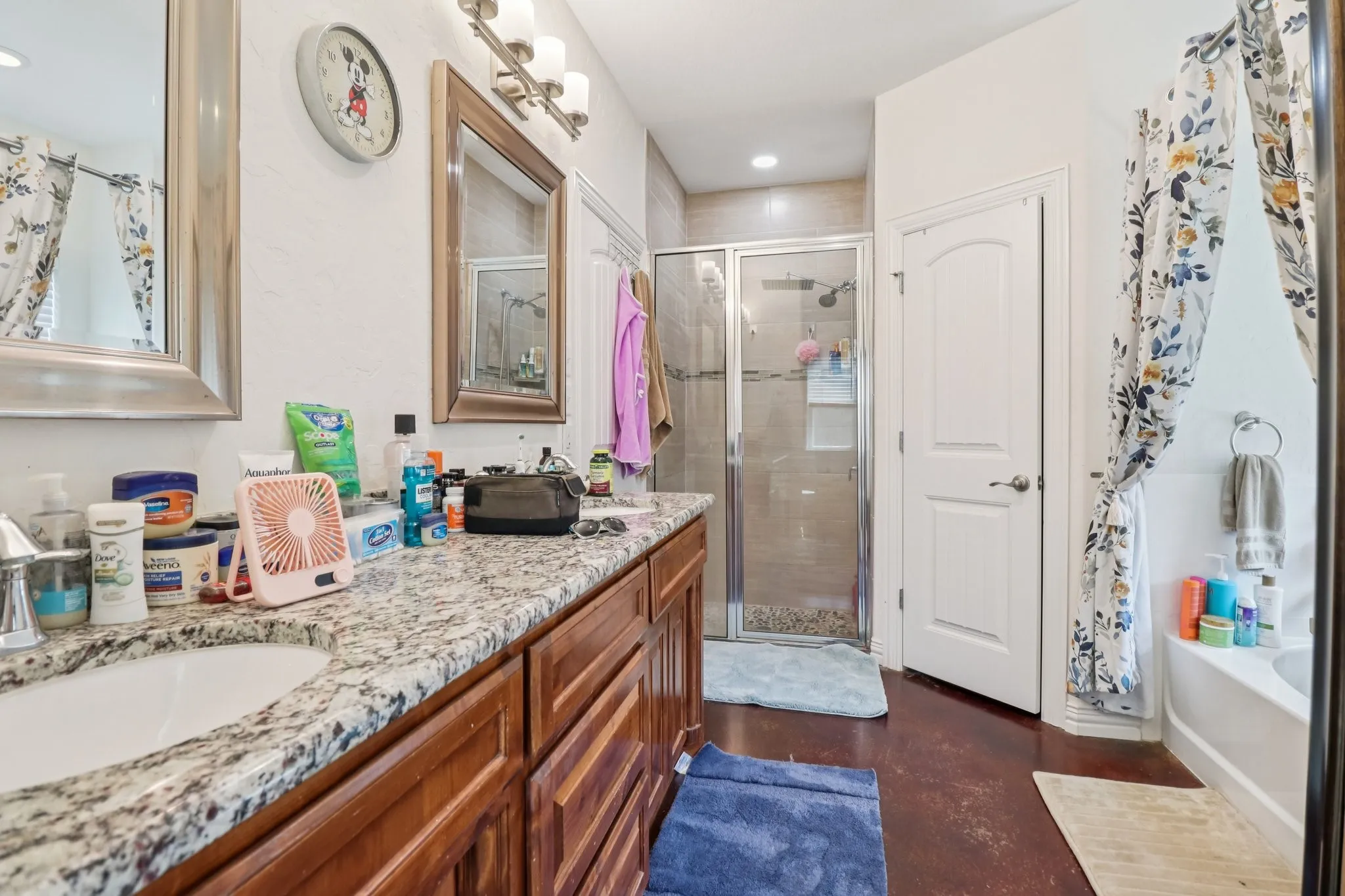 Stained concrete floors, granite countertops.
