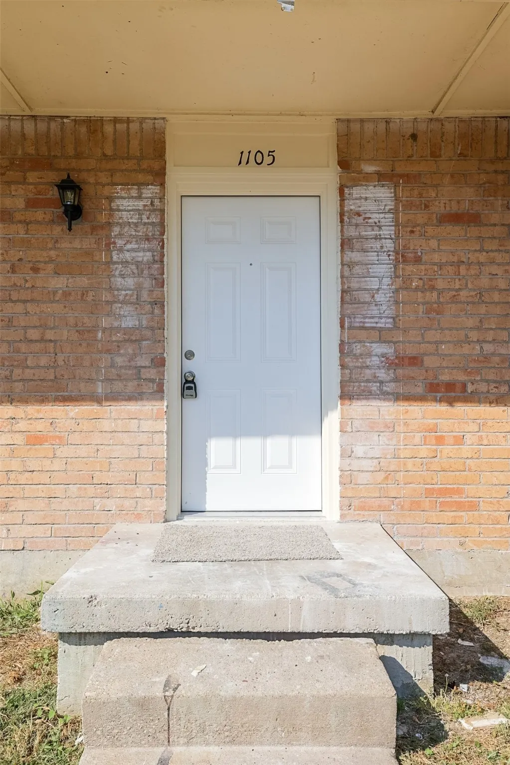 Condominium For Sale in Tarrant County , 5055 Ridglea Lane 1105, Fort Worth, Texas 76116, 1 Bedroom, 1 Bathroom, Garage spaces, 853 Sqft, built in 1968, Preowned, mls#21084173, Real Estate Agent in Fort Worth, Homes For Sale in Tarrant county, Homes For Sale in Fort Worth, Realtor in Fort Worth Texas, Real Estate Brokerage Independent Realty Texas, Luminita Cordes Realtor