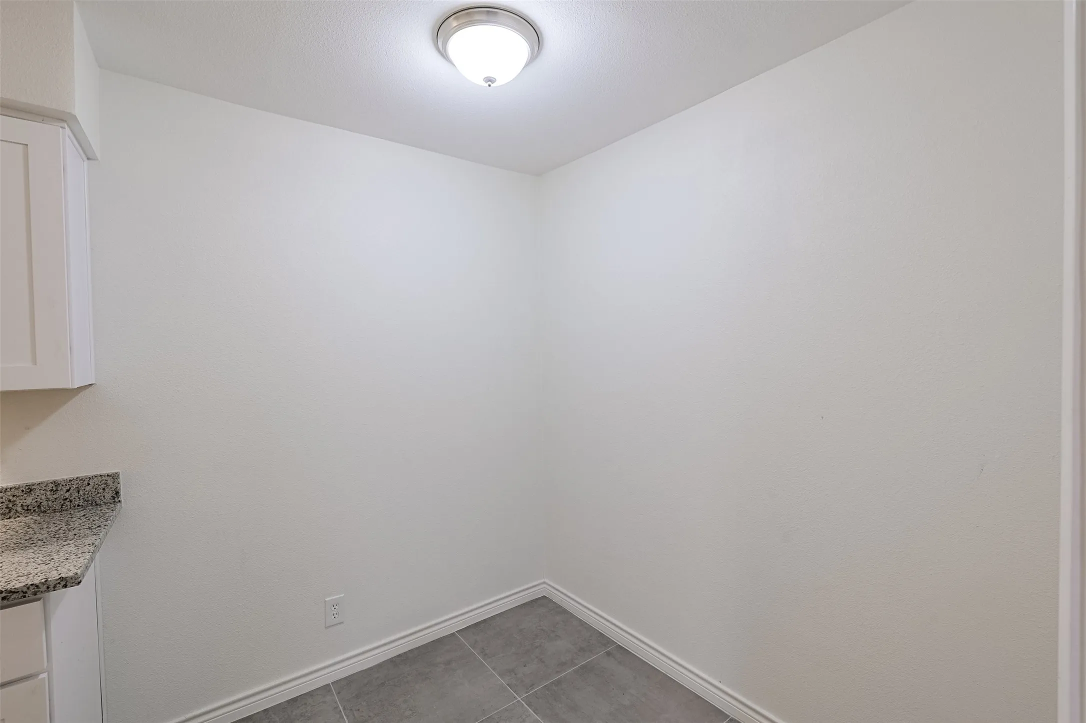 Condominium For Sale in Tarrant County , 5055 Ridglea Lane 1105, Fort Worth, Texas 76116, 1 Bedroom, 1 Bathroom, Garage spaces, 853 Sqft, built in 1968, Preowned, mls#21084173, Real Estate Agent in Fort Worth, Homes For Sale in Tarrant county, Homes For Sale in Fort Worth, Realtor in Fort Worth Texas, Real Estate Brokerage Independent Realty Texas, Luminita Cordes Realtor