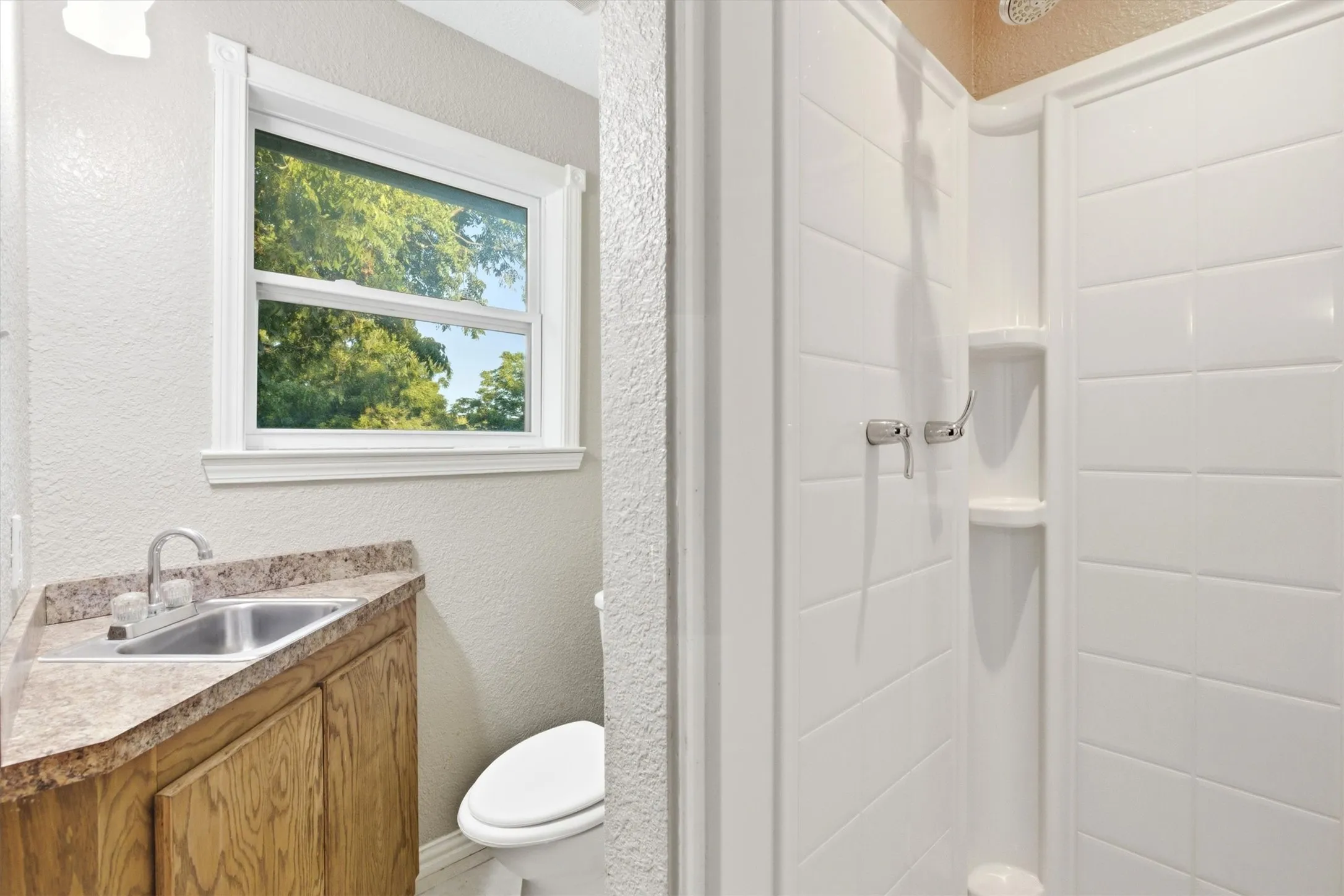 Single Family Residence For Sale in Dallas County , 4609 Pioneer Road, Balch Springs, Texas 75180, 3 Bedrooms, 2 Bathrooms, 4 Garage spaces, 1,632 Sqft, built in 1954, Price $795,000, mls#21085393, Real Estate Agent in Balch Springs, Homes For Sale in Dallas county, Homes For Sale in Balch Springs, Realtor in Balch Springs Texas, Real Estate Brokerage Independent Realty Texas, Luminita Cordes Realtor