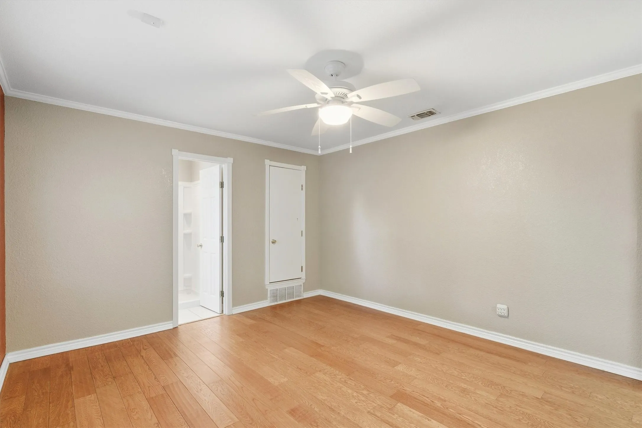 Single Family Residence For Sale in Dallas County , 4609 Pioneer Road, Balch Springs, Texas 75180, 3 Bedrooms, 2 Bathrooms, 4 Garage spaces, 1,632 Sqft, built in 1954, Price $795,000, mls#21085393, Real Estate Agent in Balch Springs, Homes For Sale in Dallas county, Homes For Sale in Balch Springs, Realtor in Balch Springs Texas, Real Estate Brokerage Independent Realty Texas, Luminita Cordes Realtor