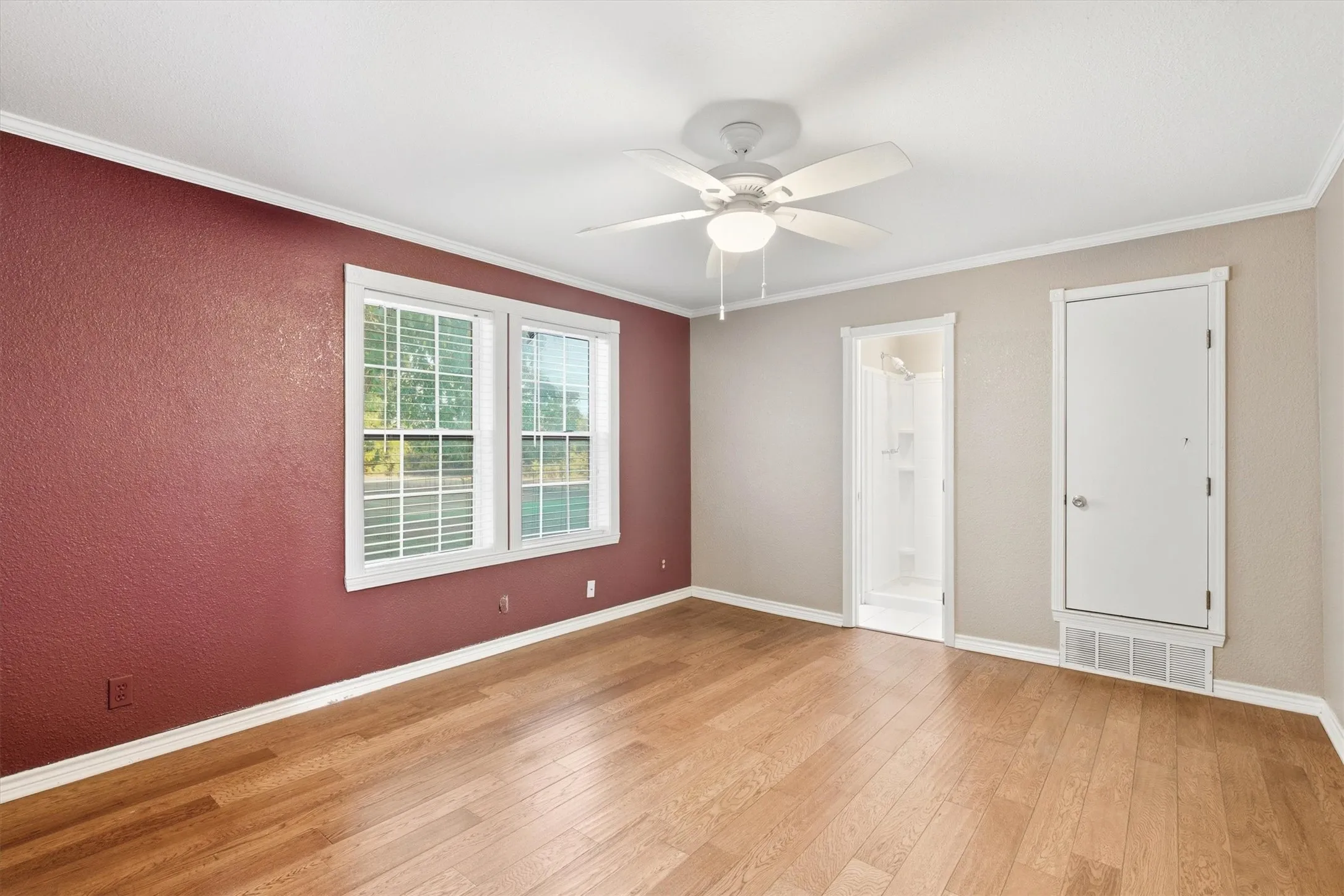 Single Family Residence For Sale in Dallas County , 4609 Pioneer Road, Balch Springs, Texas 75180, 3 Bedrooms, 2 Bathrooms, 4 Garage spaces, 1,632 Sqft, built in 1954, Price $795,000, mls#21085393, Real Estate Agent in Balch Springs, Homes For Sale in Dallas county, Homes For Sale in Balch Springs, Realtor in Balch Springs Texas, Real Estate Brokerage Independent Realty Texas, Luminita Cordes Realtor