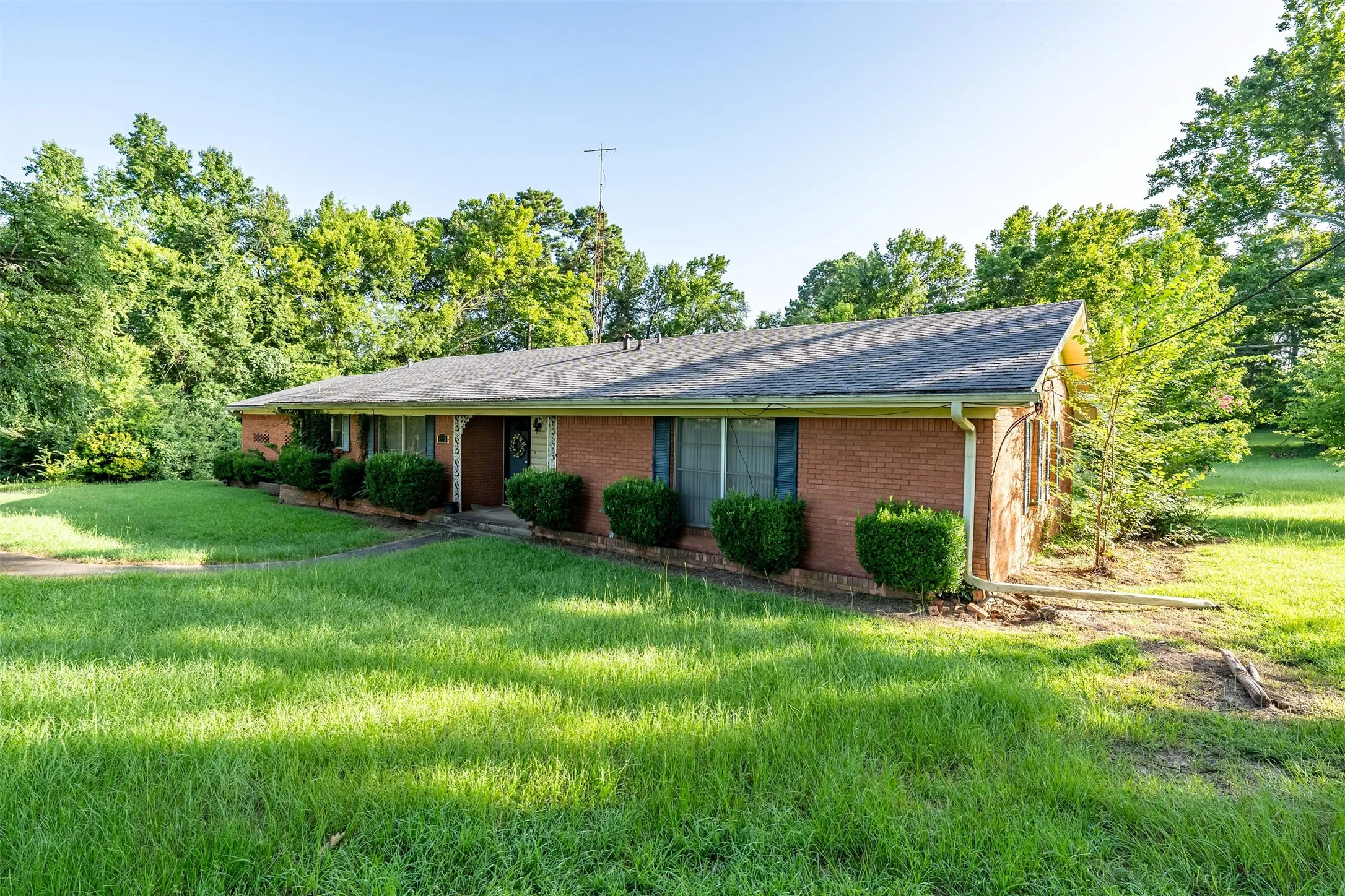 Single Family Residence For Sale in Cherokee County , 1858 S Dickinson Drive, Rusk, Texas 75785, 3 Bedroom, 3 Bathroom, Garage spaces, 1,847 Sqft, built in 1959, mls#21085844, Real Estate Agent in Rusk, Homes For Sale in Cherokee county, Homes For Sale in Rusk, Realtor in Rusk Texas, Real Estate Brokerage Independent Realty Texas, Luminita Cordes Realtor