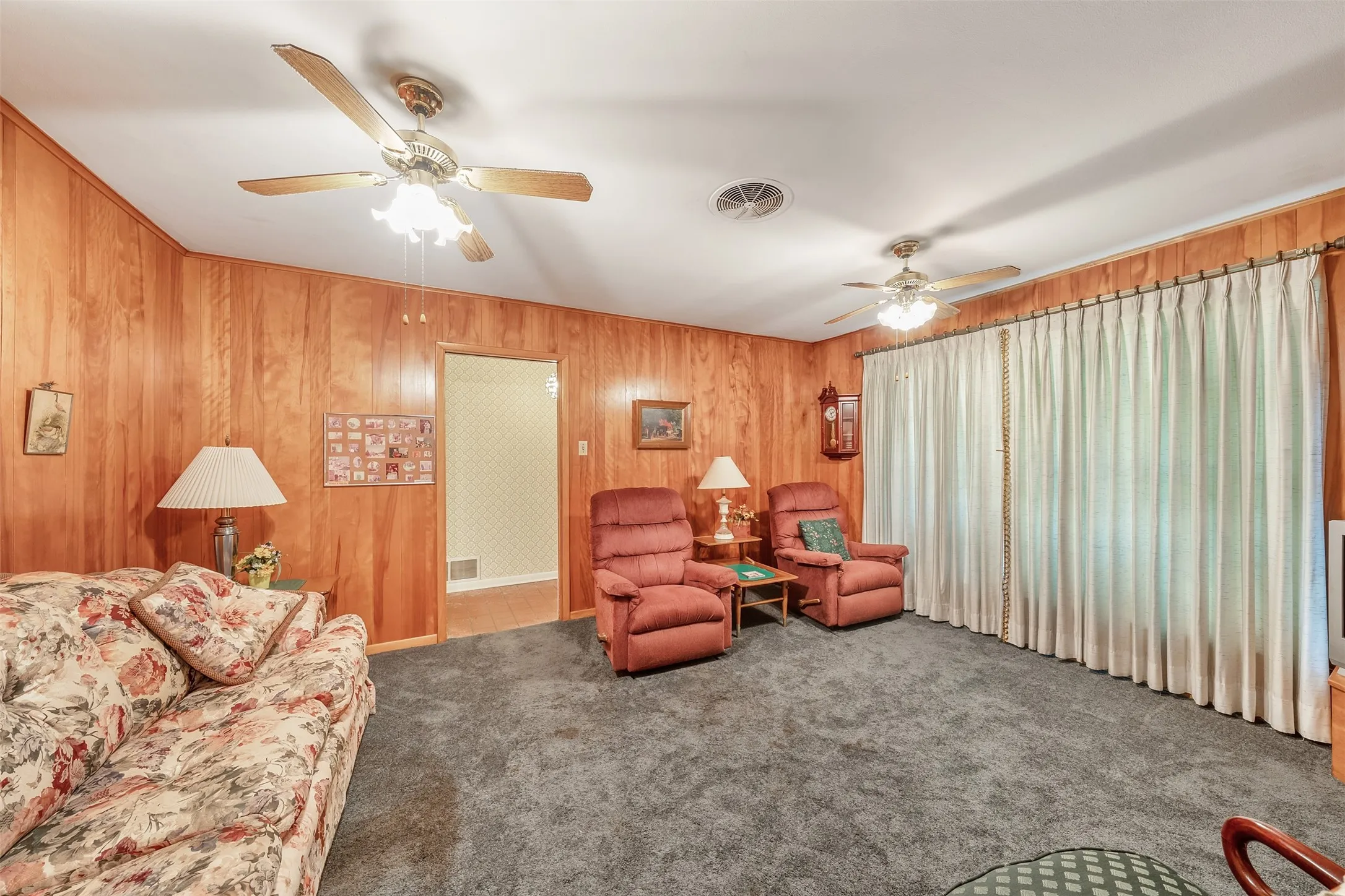 Single Family Residence For Sale in Cherokee County , 1858 S Dickinson Drive, Rusk, Texas 75785, 3 Bedroom, 3 Bathroom, Garage spaces, 1,847 Sqft, built in 1959, mls#21085844, Real Estate Agent in Rusk, Homes For Sale in Cherokee county, Homes For Sale in Rusk, Realtor in Rusk Texas, Real Estate Brokerage Independent Realty Texas, Luminita Cordes Realtor