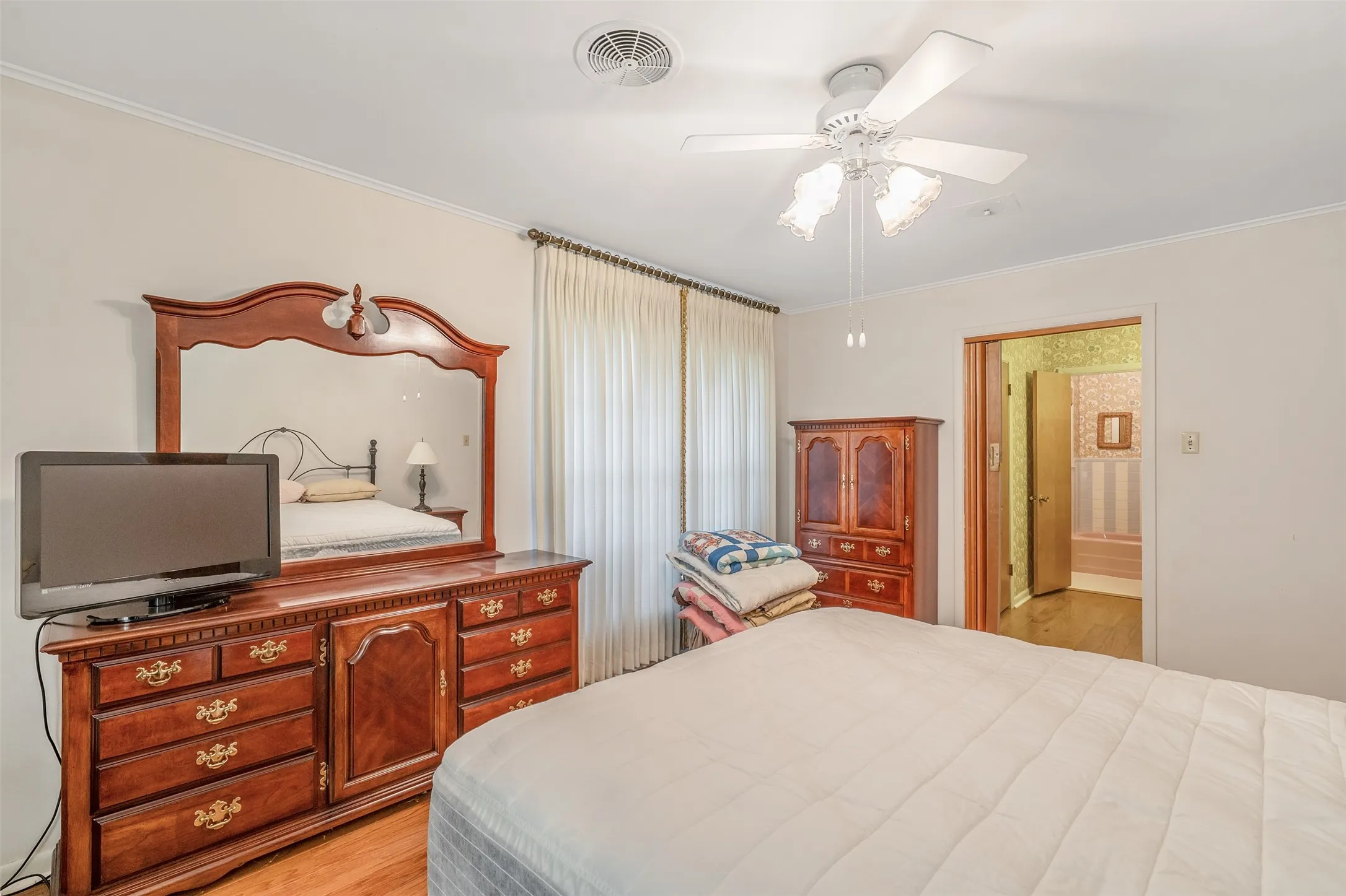 Single Family Residence For Sale in Cherokee County , 1858 S Dickinson Drive, Rusk, Texas 75785, 3 Bedroom, 3 Bathroom, Garage spaces, 1,847 Sqft, built in 1959, mls#21085844, Real Estate Agent in Rusk, Homes For Sale in Cherokee county, Homes For Sale in Rusk, Realtor in Rusk Texas, Real Estate Brokerage Independent Realty Texas, Luminita Cordes Realtor