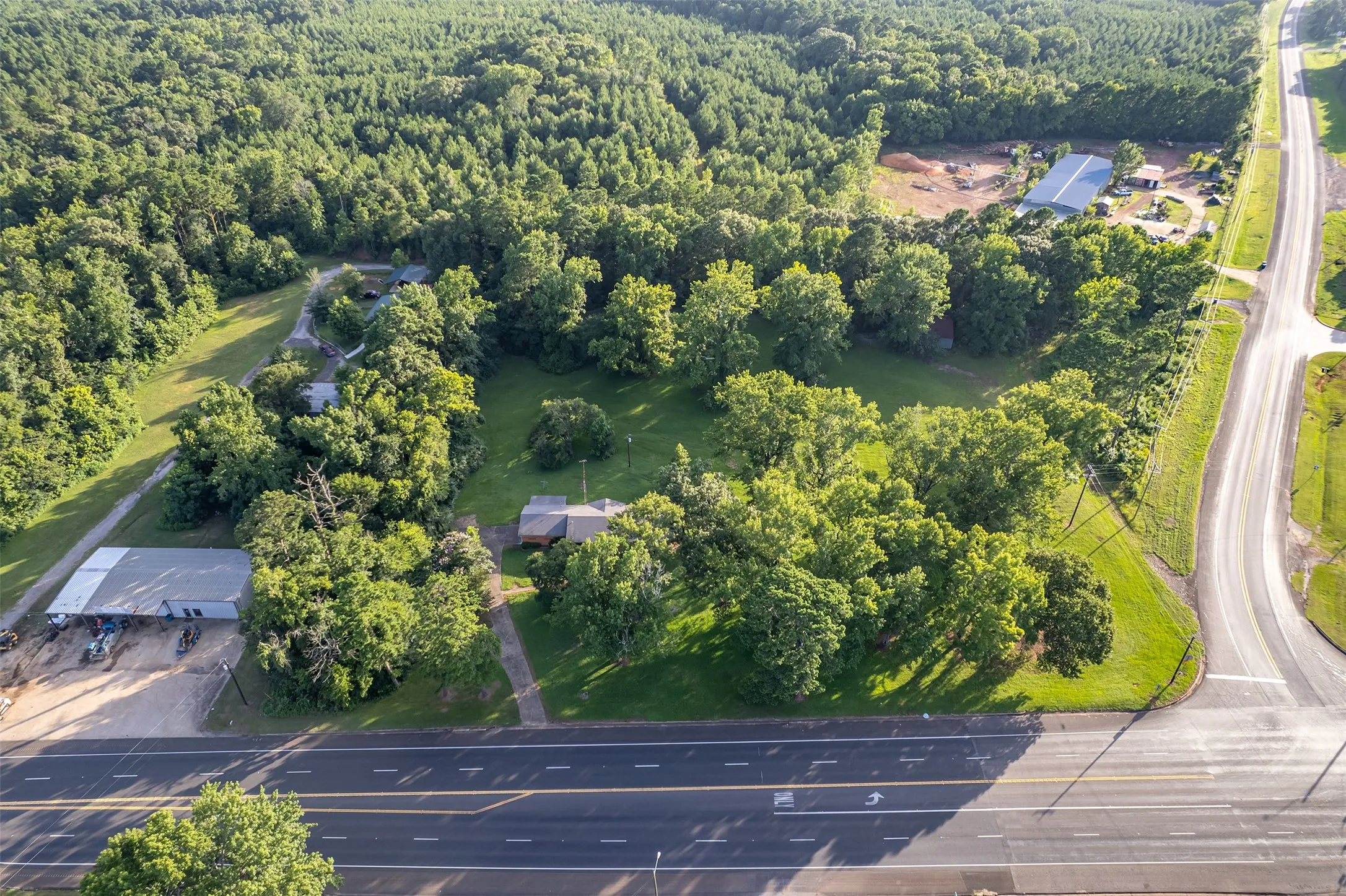 Single Family Residence For Sale in Cherokee County , 1858 S Dickinson Drive, Rusk, Texas 75785, 3 Bedroom, 3 Bathroom, Garage spaces, 1,847 Sqft, built in 1959, mls#21085844, Real Estate Agent in Rusk, Homes For Sale in Cherokee county, Homes For Sale in Rusk, Realtor in Rusk Texas, Real Estate Brokerage Independent Realty Texas, Luminita Cordes Realtor