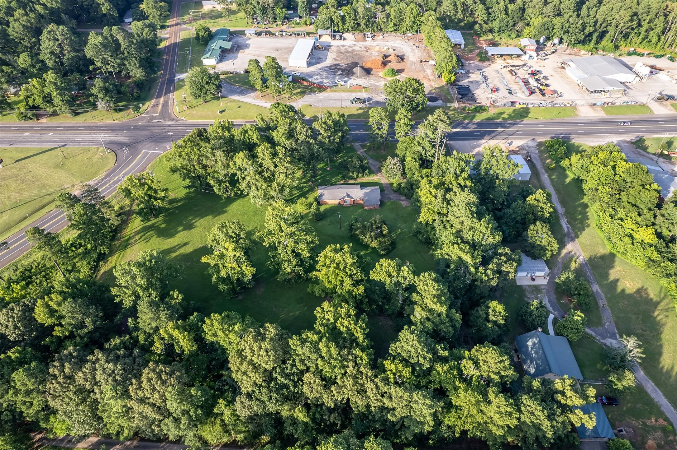 Single Family Residence For Sale in Cherokee County , 1858 S Dickinson Drive, Rusk, Texas 75785, 3 Bedroom, 3 Bathroom, Garage spaces, 1,847 Sqft, built in 1959, mls#21085844, Real Estate Agent in Rusk, Homes For Sale in Cherokee county, Homes For Sale in Rusk, Realtor in Rusk Texas, Real Estate Brokerage Independent Realty Texas, Luminita Cordes Realtor