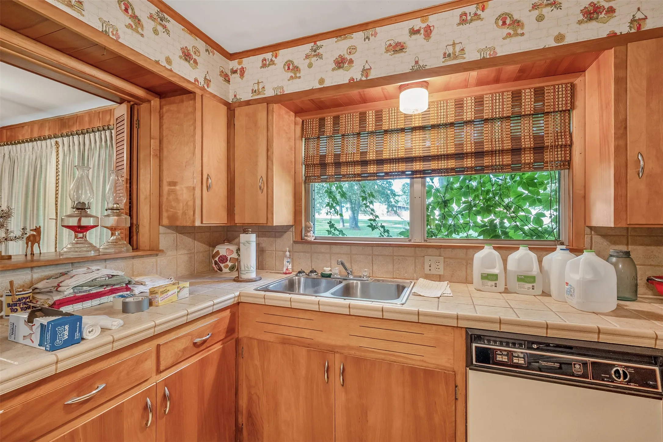 Single Family Residence For Sale in Cherokee County , 1858 S Dickinson Drive, Rusk, Texas 75785, 3 Bedroom, 3 Bathroom, Garage spaces, 1,847 Sqft, built in 1959, mls#21085844, Real Estate Agent in Rusk, Homes For Sale in Cherokee county, Homes For Sale in Rusk, Realtor in Rusk Texas, Real Estate Brokerage Independent Realty Texas, Luminita Cordes Realtor