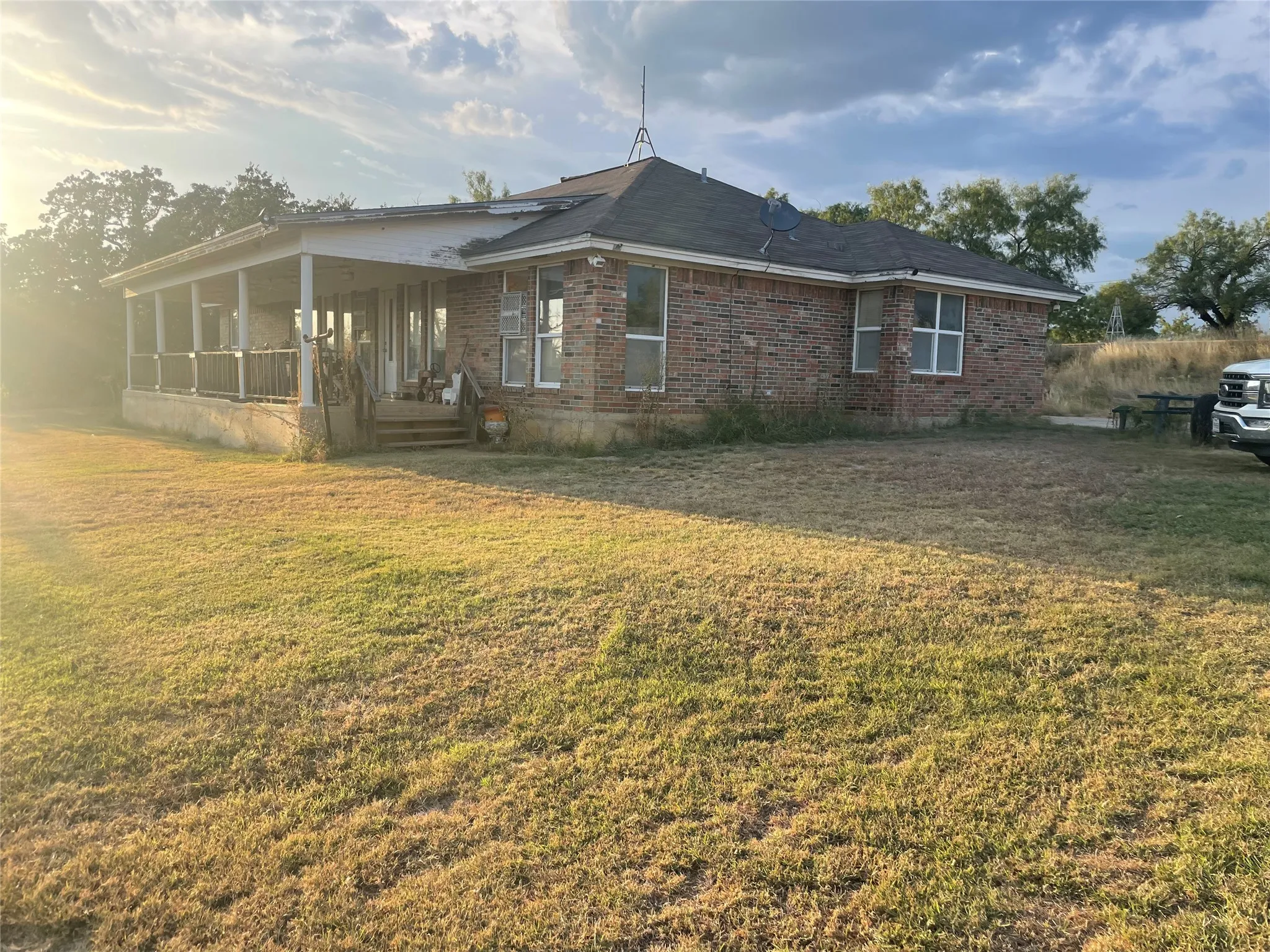 Single Family Residence For Sale in Stephens County , 520 cR 221, Breckenridge, Texas 76424, 3 Bedroom, 2 Bathroom, 2 Garage spaces, 1,840 Sqft, built in 1999, Preowned, mls#21071705, Real Estate Agent in Breckenridge, Homes For Sale in Stephens county, Homes For Sale in Breckenridge, Realtor in Breckenridge Texas, Real Estate Brokerage Independent Realty Texas, Luminita Cordes Realtor