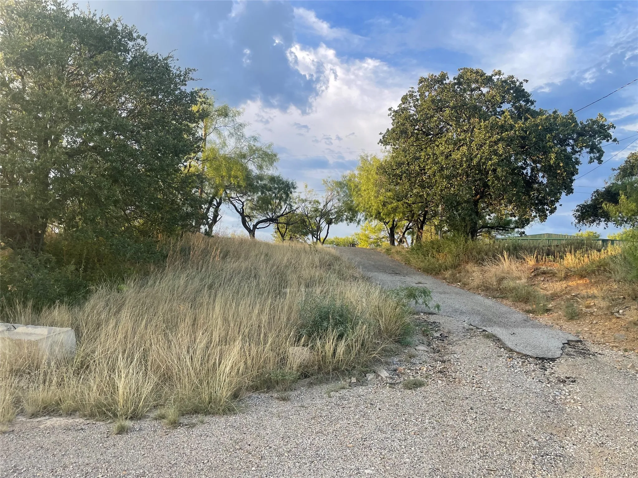 Single Family Residence For Sale in Stephens County , 520 cR 221, Breckenridge, Texas 76424, 3 Bedroom, 2 Bathroom, 2 Garage spaces, 1,840 Sqft, built in 1999, Preowned, mls#21071705, Real Estate Agent in Breckenridge, Homes For Sale in Stephens county, Homes For Sale in Breckenridge, Realtor in Breckenridge Texas, Real Estate Brokerage Independent Realty Texas, Luminita Cordes Realtor