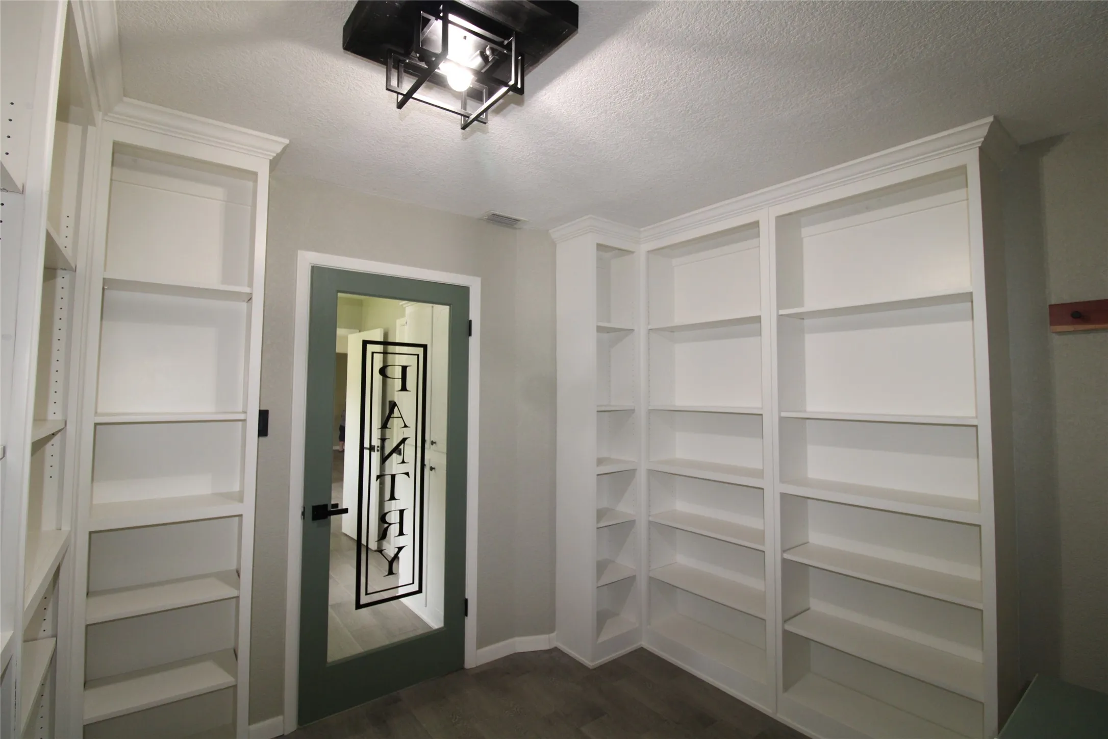 Single Family Residence For Sale in Henderson County , 818 E Clinton, Athens, Texas 75751, 3 Bedroom, 2 Bathroom, 2 Garage spaces, 1,897 Sqft, built in 1973, Preowned, mls#21086646, Real Estate Agent in Athens, Homes For Sale in Henderson county, Homes For Sale in Athens, Realtor in Athens Texas, Real Estate Brokerage Independent Realty Texas, Luminita Cordes Realtor