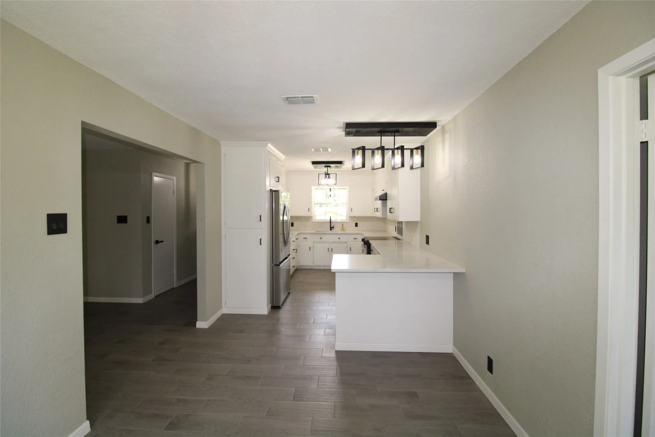Single Family Residence For Sale in Henderson County , 818 E Clinton, Athens, Texas 75751, 3 Bedroom, 2 Bathroom, 2 Garage spaces, 1,897 Sqft, built in 1973, Preowned, mls#21086646, Real Estate Agent in Athens, Homes For Sale in Henderson county, Homes For Sale in Athens, Realtor in Athens Texas, Real Estate Brokerage Independent Realty Texas, Luminita Cordes Realtor