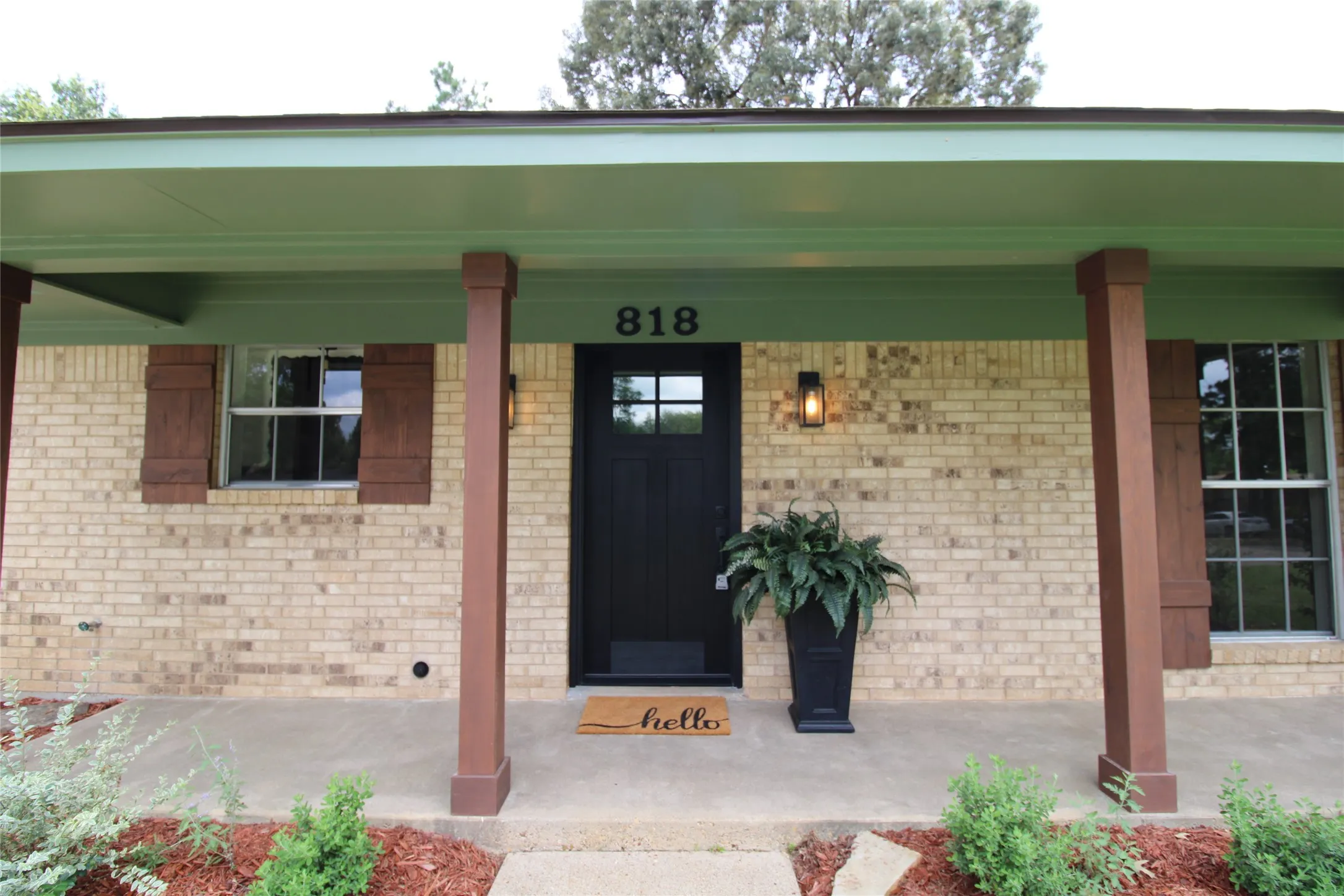 Single Family Residence For Sale in Henderson County , 818 E Clinton, Athens, Texas 75751, 3 Bedroom, 2 Bathroom, 2 Garage spaces, 1,897 Sqft, built in 1973, Preowned, mls#21086646, Real Estate Agent in Athens, Homes For Sale in Henderson county, Homes For Sale in Athens, Realtor in Athens Texas, Real Estate Brokerage Independent Realty Texas, Luminita Cordes Realtor