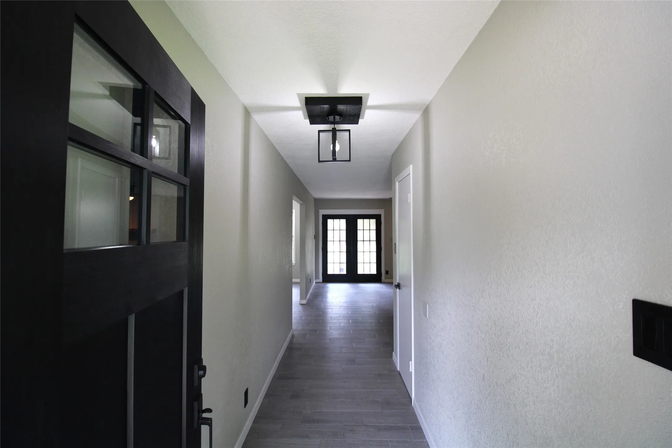 Single Family Residence For Sale in Henderson County , 818 E Clinton, Athens, Texas 75751, 3 Bedroom, 2 Bathroom, 2 Garage spaces, 1,897 Sqft, built in 1973, Preowned, mls#21086646, Real Estate Agent in Athens, Homes For Sale in Henderson county, Homes For Sale in Athens, Realtor in Athens Texas, Real Estate Brokerage Independent Realty Texas, Luminita Cordes Realtor