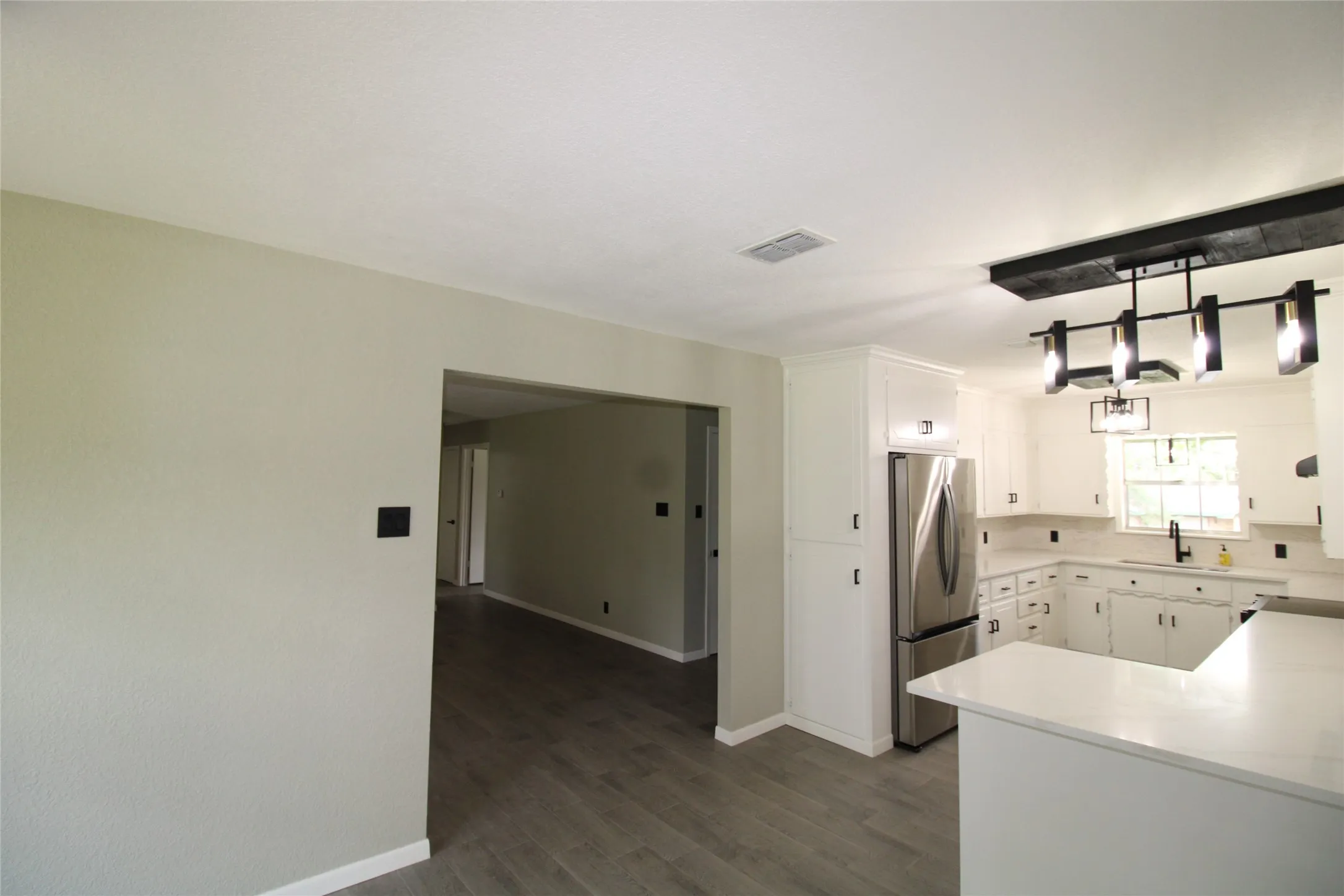 Single Family Residence For Sale in Henderson County , 818 E Clinton, Athens, Texas 75751, 3 Bedroom, 2 Bathroom, 2 Garage spaces, 1,897 Sqft, built in 1973, Preowned, mls#21086646, Real Estate Agent in Athens, Homes For Sale in Henderson county, Homes For Sale in Athens, Realtor in Athens Texas, Real Estate Brokerage Independent Realty Texas, Luminita Cordes Realtor