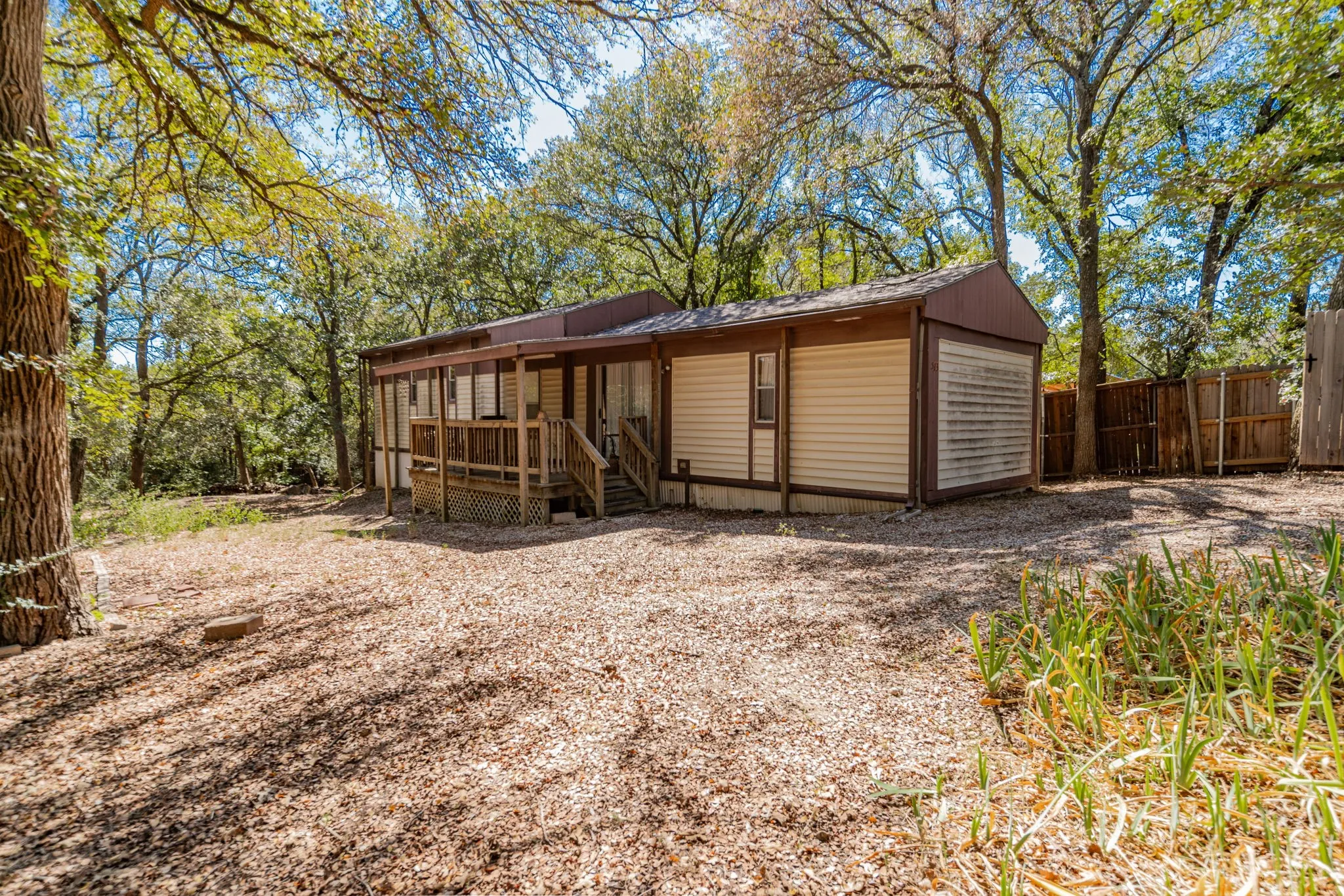 Manufactured Home For Sale in Denton County , 513 Mulberry Drive, Bartonville, Texas 76226, 2 Bedroom, 2 Bathroom, Garage spaces, 720 Sqft, built in 1983, Preowned, mls#21086594, Real Estate Agent in Bartonville, Homes For Sale in Denton county, Homes For Sale in Bartonville, Realtor in Bartonville Texas, Real Estate Brokerage Independent Realty Texas, Luminita Cordes Realtor