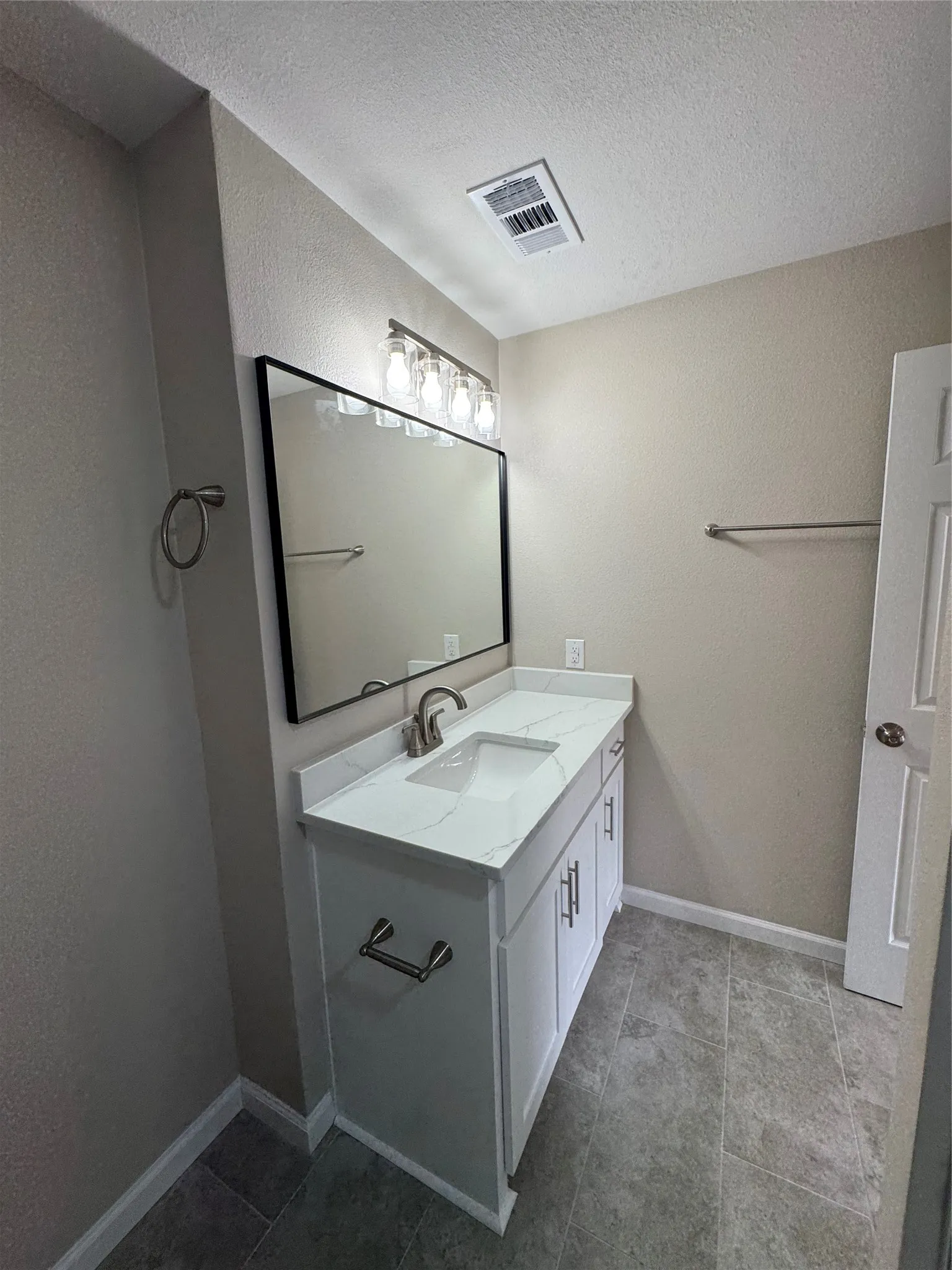 Single Family Residence For Sale in Grayson County , 306 N College Street, Howe, Texas 75459, 3 Bedroom, 1 Bathroom, Garage spaces, 1,107 Sqft, built in 1930, mls#21074250, Real Estate Agent in Howe, Homes For Sale in Grayson county, Homes For Sale in Howe, Realtor in Howe Texas, Real Estate Brokerage Independent Realty Texas, Luminita Cordes Realtor