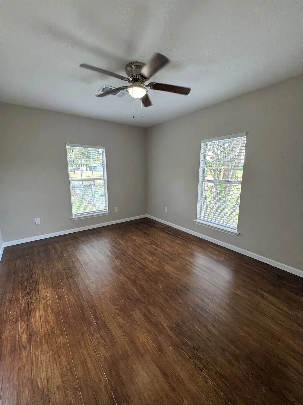 Single Family Residence For Sale in Grayson County , 306 N College Street, Howe, Texas 75459, 3 Bedroom, 1 Bathroom, Garage spaces, 1,107 Sqft, built in 1930, mls#21074250, Real Estate Agent in Howe, Homes For Sale in Grayson county, Homes For Sale in Howe, Realtor in Howe Texas, Real Estate Brokerage Independent Realty Texas, Luminita Cordes Realtor