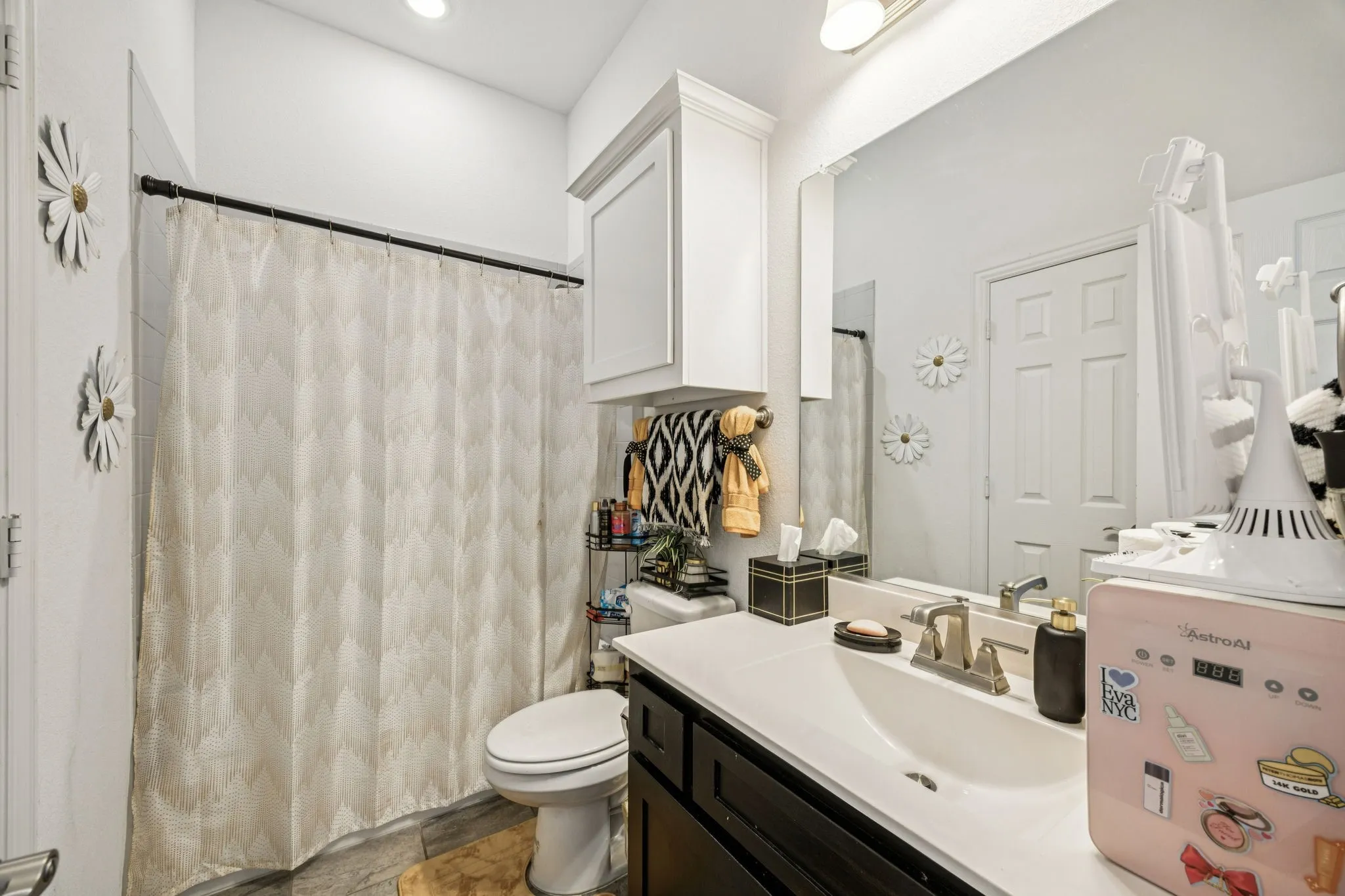 Full bath with vanity and a shower with shower curtain