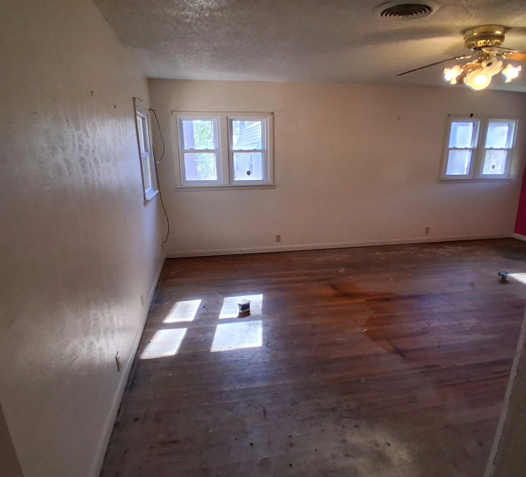 Single Family Residence For Sale in Camp County , 106 Candy Drive, Pittsburg, Texas 75686, 3 Bedroom, 2 Bathroom, Garage spaces, 2,384 Sqft, built in 1965, mls#21087241, Real Estate Agent in Pittsburg, Homes For Sale in Camp county, Homes For Sale in Pittsburg, Realtor in Pittsburg Texas, Real Estate Brokerage Independent Realty Texas, Luminita Cordes Realtor