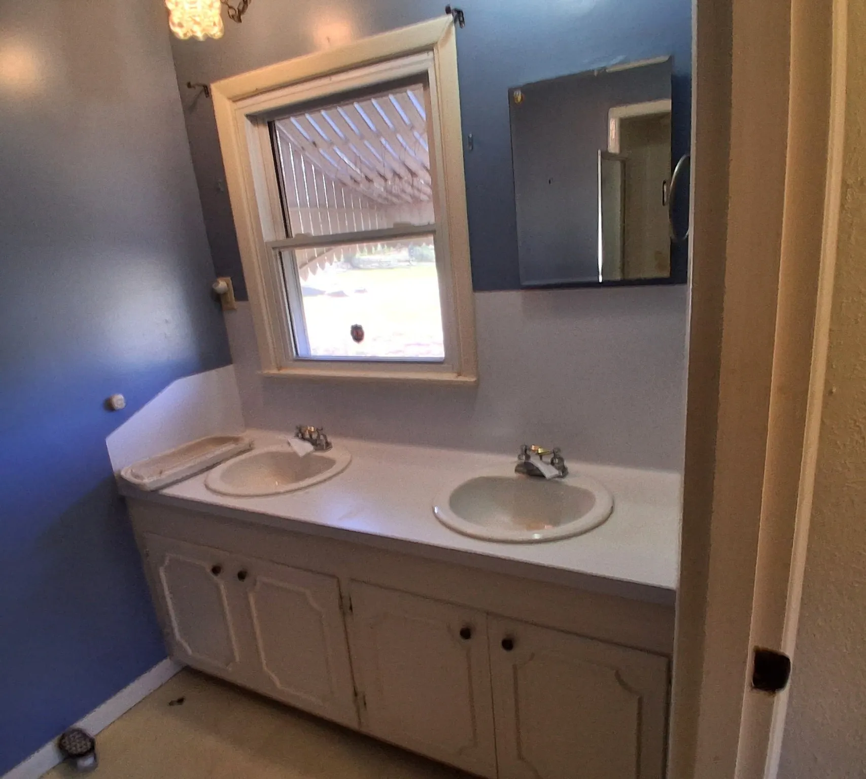 Single Family Residence For Sale in Camp County , 106 Candy Drive, Pittsburg, Texas 75686, 3 Bedroom, 2 Bathroom, Garage spaces, 2,384 Sqft, built in 1965, mls#21087241, Real Estate Agent in Pittsburg, Homes For Sale in Camp county, Homes For Sale in Pittsburg, Realtor in Pittsburg Texas, Real Estate Brokerage Independent Realty Texas, Luminita Cordes Realtor