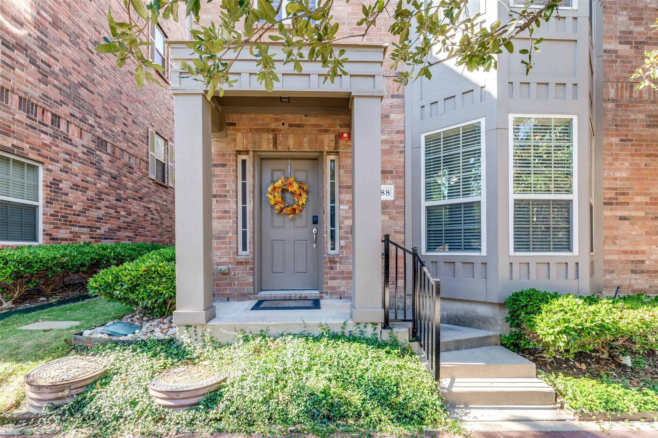 Townhouse For Sale in Dallas County , 3888 Everwood Lane, Addison, Texas 75001, 3 Bedroom, 4 Bathroom, 2 Garage spaces, 2,509 Sqft, built in 2008, Preowned, mls#21085988, Real Estate Agent in Addison, Homes For Sale in Dallas county, Homes For Sale in Addison, Realtor in Addison Texas, Real Estate Brokerage Independent Realty Texas, Luminita Cordes Realtor