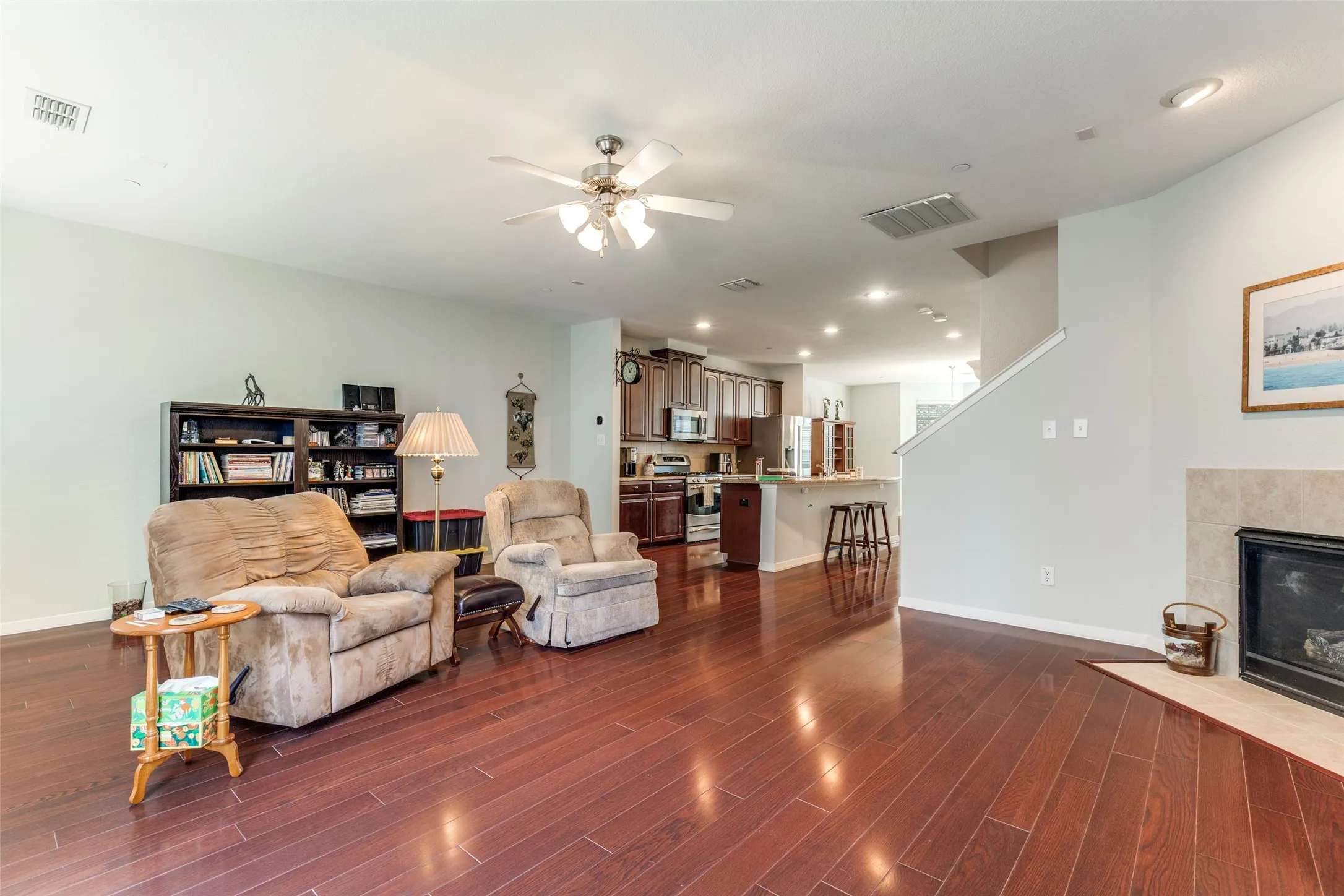 Townhouse For Sale in Dallas County , 3888 Everwood Lane, Addison, Texas 75001, 3 Bedroom, 4 Bathroom, 2 Garage spaces, 2,509 Sqft, built in 2008, Preowned, mls#21085988, Real Estate Agent in Addison, Homes For Sale in Dallas county, Homes For Sale in Addison, Realtor in Addison Texas, Real Estate Brokerage Independent Realty Texas, Luminita Cordes Realtor