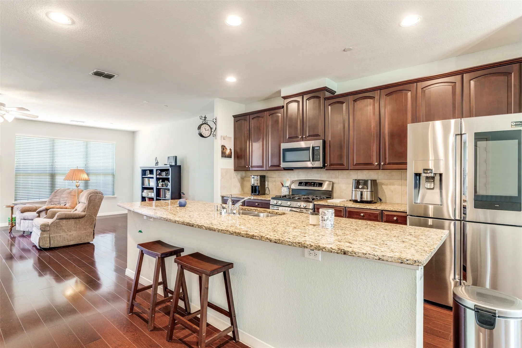 Townhouse For Sale in Dallas County , 3888 Everwood Lane, Addison, Texas 75001, 3 Bedroom, 4 Bathroom, 2 Garage spaces, 2,509 Sqft, built in 2008, Preowned, mls#21085988, Real Estate Agent in Addison, Homes For Sale in Dallas county, Homes For Sale in Addison, Realtor in Addison Texas, Real Estate Brokerage Independent Realty Texas, Luminita Cordes Realtor