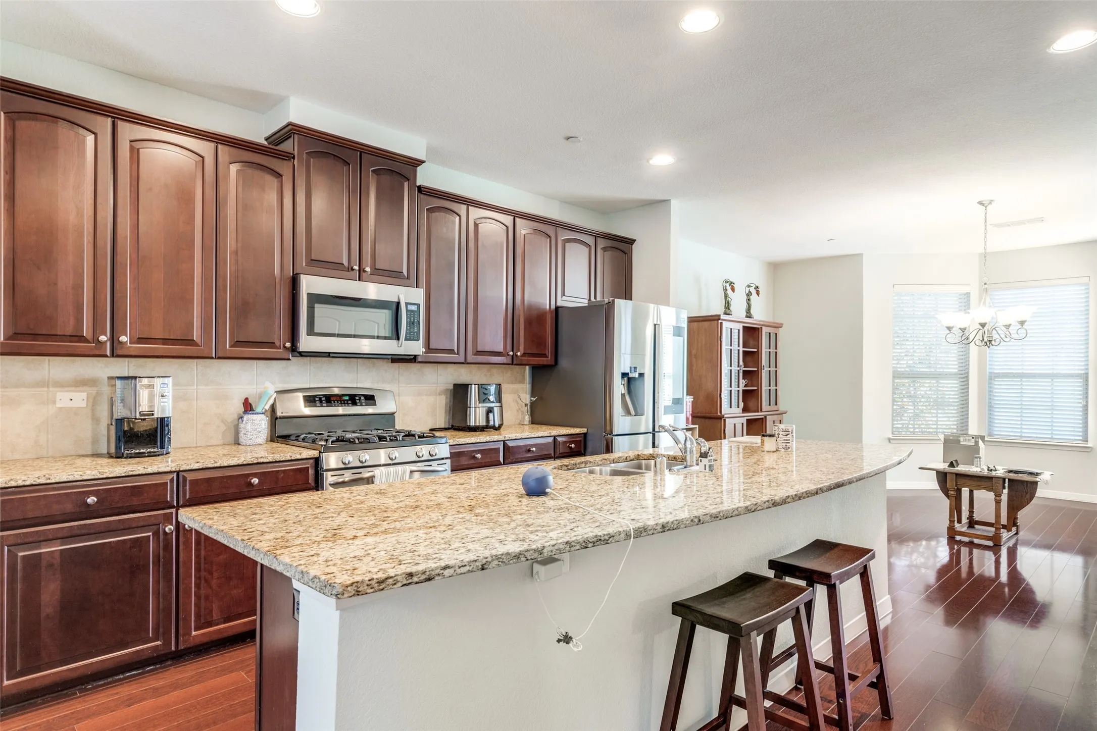 Townhouse For Sale in Dallas County , 3888 Everwood Lane, Addison, Texas 75001, 3 Bedroom, 4 Bathroom, 2 Garage spaces, 2,509 Sqft, built in 2008, Preowned, mls#21085988, Real Estate Agent in Addison, Homes For Sale in Dallas county, Homes For Sale in Addison, Realtor in Addison Texas, Real Estate Brokerage Independent Realty Texas, Luminita Cordes Realtor