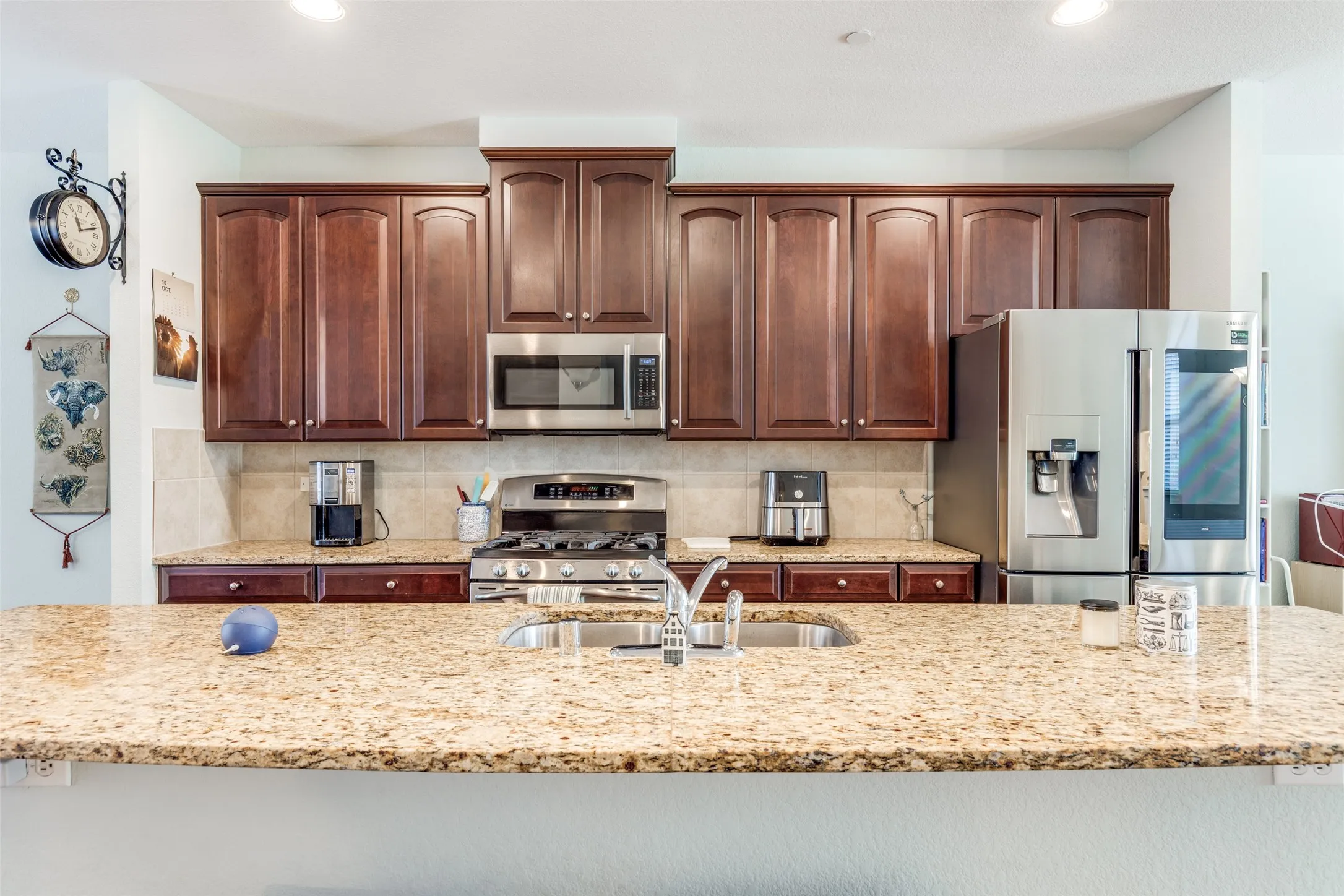 Townhouse For Sale in Dallas County , 3888 Everwood Lane, Addison, Texas 75001, 3 Bedroom, 4 Bathroom, 2 Garage spaces, 2,509 Sqft, built in 2008, Preowned, mls#21085988, Real Estate Agent in Addison, Homes For Sale in Dallas county, Homes For Sale in Addison, Realtor in Addison Texas, Real Estate Brokerage Independent Realty Texas, Luminita Cordes Realtor