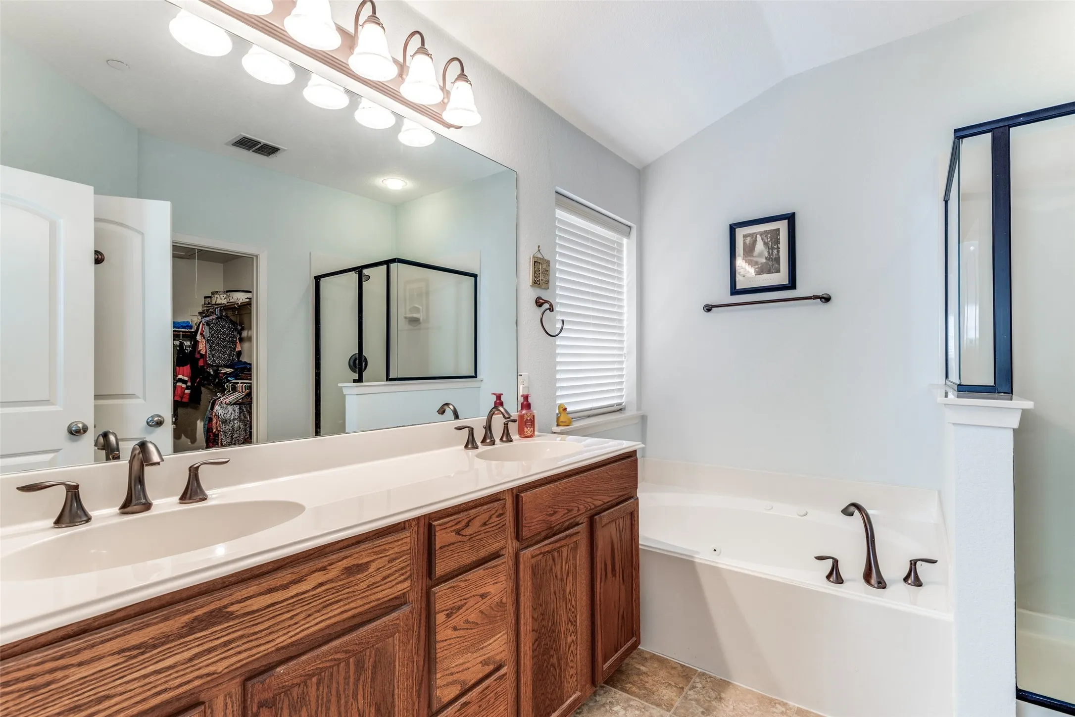 Townhouse For Sale in Dallas County , 3888 Everwood Lane, Addison, Texas 75001, 3 Bedroom, 4 Bathroom, 2 Garage spaces, 2,509 Sqft, built in 2008, Preowned, mls#21085988, Real Estate Agent in Addison, Homes For Sale in Dallas county, Homes For Sale in Addison, Realtor in Addison Texas, Real Estate Brokerage Independent Realty Texas, Luminita Cordes Realtor