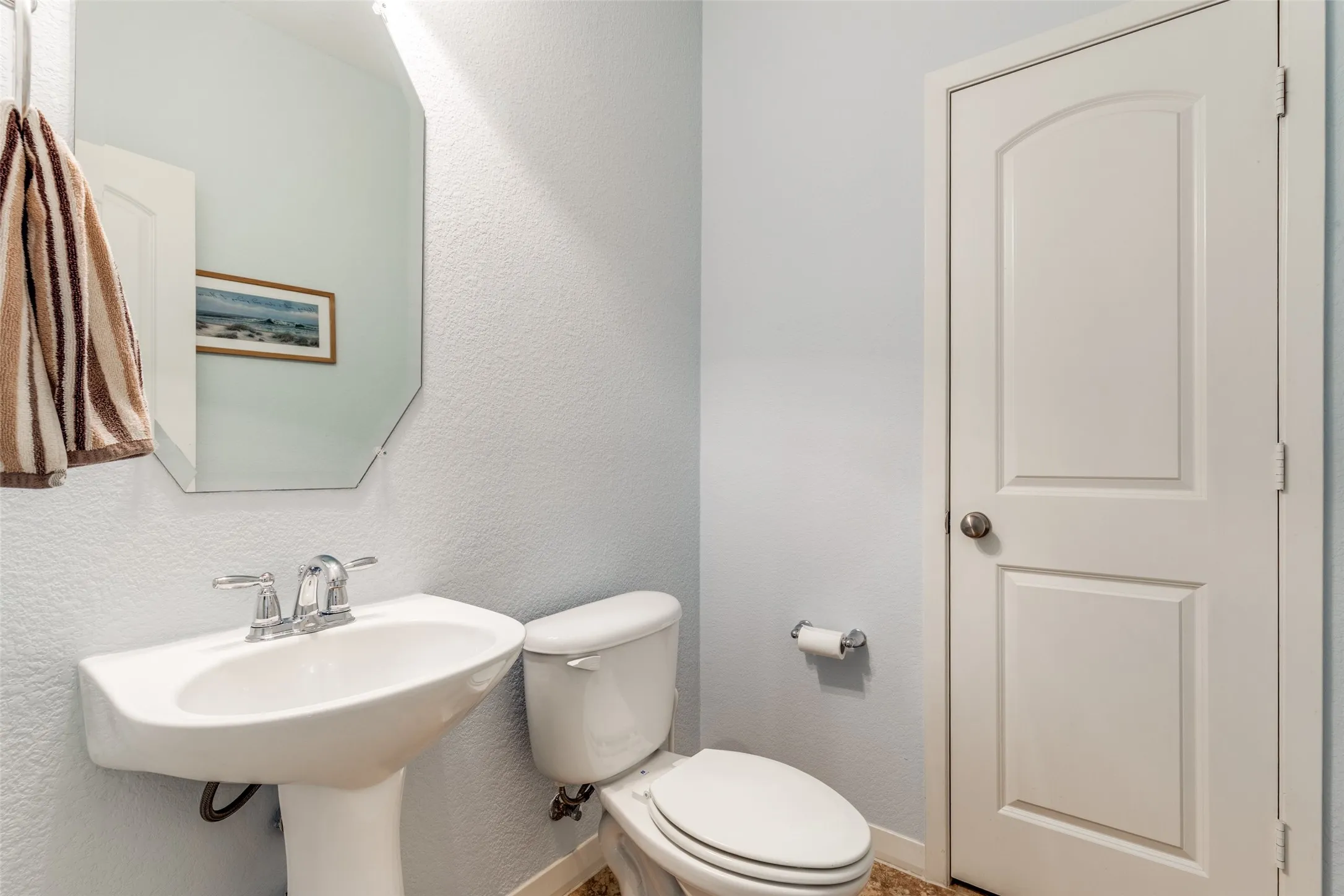 Townhouse For Sale in Dallas County , 3888 Everwood Lane, Addison, Texas 75001, 3 Bedroom, 4 Bathroom, 2 Garage spaces, 2,509 Sqft, built in 2008, Preowned, mls#21085988, Real Estate Agent in Addison, Homes For Sale in Dallas county, Homes For Sale in Addison, Realtor in Addison Texas, Real Estate Brokerage Independent Realty Texas, Luminita Cordes Realtor