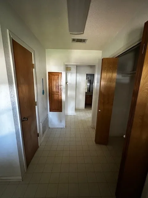 Single Family Residence For Sale in Grayson County , 6294 Dugan Chapel Road, Bells, Texas 75414, 3 Bedroom, 2 Bathroom, 2 Garage spaces, 1,800 Sqft, built in 1990, mls#21086066, Real Estate Agent in Bells, Homes For Sale in Grayson county, Homes For Sale in Bells, Realtor in Bells Texas, Real Estate Brokerage Independent Realty Texas, Luminita Cordes Realtor