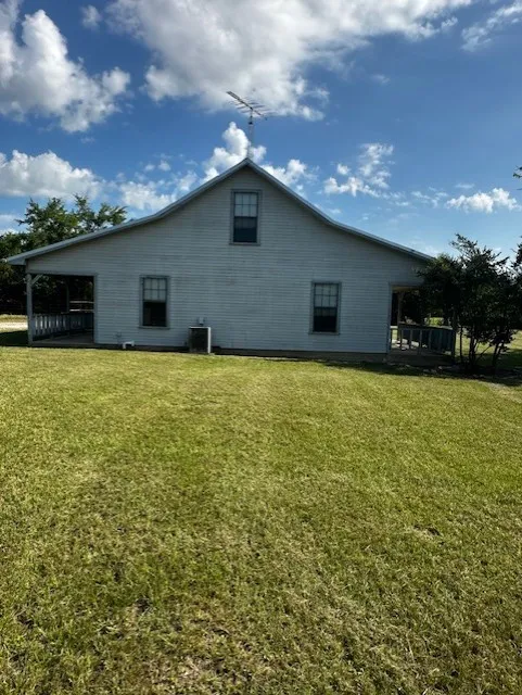 Single Family Residence For Sale in Grayson County , 6294 Dugan Chapel Road, Bells, Texas 75414, 3 Bedroom, 2 Bathroom, 2 Garage spaces, 1,800 Sqft, built in 1990, mls#21086066, Real Estate Agent in Bells, Homes For Sale in Grayson county, Homes For Sale in Bells, Realtor in Bells Texas, Real Estate Brokerage Independent Realty Texas, Luminita Cordes Realtor
