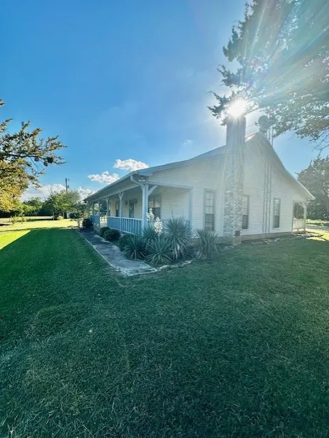Single Family Residence For Sale in Grayson County , 6294 Dugan Chapel Road, Bells, Texas 75414, 3 Bedroom, 2 Bathroom, 2 Garage spaces, 1,800 Sqft, built in 1990, mls#21086066, Real Estate Agent in Bells, Homes For Sale in Grayson county, Homes For Sale in Bells, Realtor in Bells Texas, Real Estate Brokerage Independent Realty Texas, Luminita Cordes Realtor