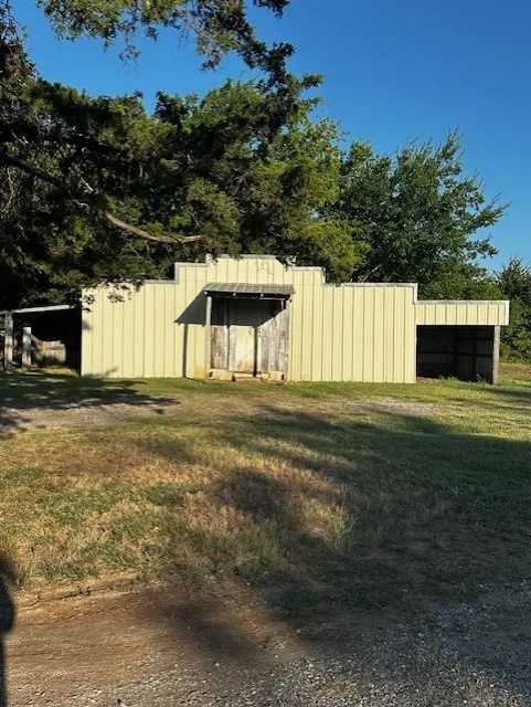 Single Family Residence For Sale in Grayson County , 6294 Dugan Chapel Road, Bells, Texas 75414, 3 Bedroom, 2 Bathroom, 2 Garage spaces, 1,800 Sqft, built in 1990, mls#21086066, Real Estate Agent in Bells, Homes For Sale in Grayson county, Homes For Sale in Bells, Realtor in Bells Texas, Real Estate Brokerage Independent Realty Texas, Luminita Cordes Realtor