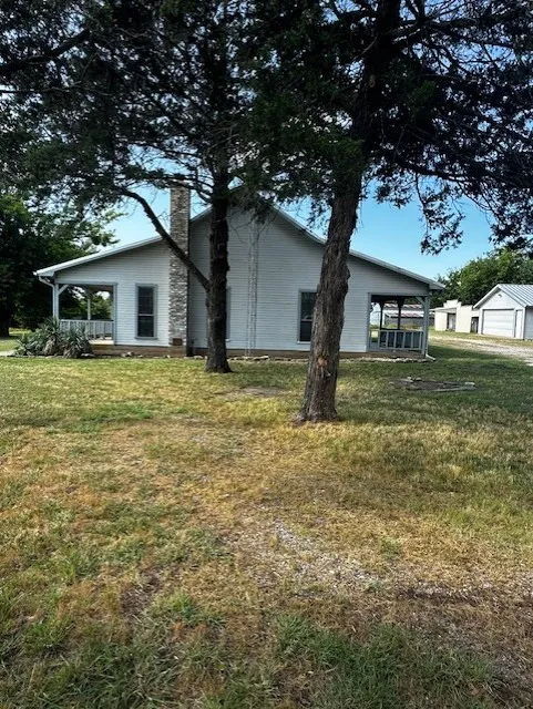 Single Family Residence For Sale in Grayson County , 6294 Dugan Chapel Road, Bells, Texas 75414, 3 Bedroom, 2 Bathroom, 2 Garage spaces, 1,800 Sqft, built in 1990, mls#21086066, Real Estate Agent in Bells, Homes For Sale in Grayson county, Homes For Sale in Bells, Realtor in Bells Texas, Real Estate Brokerage Independent Realty Texas, Luminita Cordes Realtor