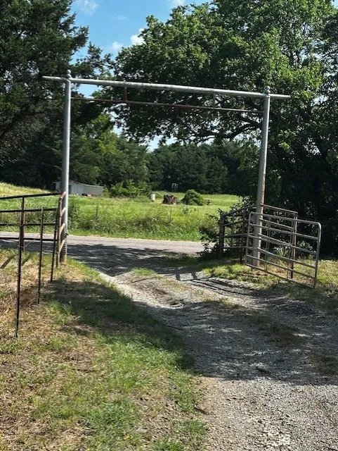 Single Family Residence For Sale in Grayson County , 6294 Dugan Chapel Road, Bells, Texas 75414, 3 Bedroom, 2 Bathroom, 2 Garage spaces, 1,800 Sqft, built in 1990, mls#21086066, Real Estate Agent in Bells, Homes For Sale in Grayson county, Homes For Sale in Bells, Realtor in Bells Texas, Real Estate Brokerage Independent Realty Texas, Luminita Cordes Realtor