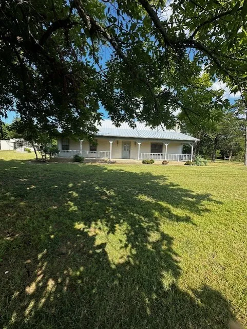 Single Family Residence For Sale in Grayson County , 6294 Dugan Chapel Road, Bells, Texas 75414, 3 Bedroom, 2 Bathroom, 2 Garage spaces, 1,800 Sqft, built in 1990, mls#21086066, Real Estate Agent in Bells, Homes For Sale in Grayson county, Homes For Sale in Bells, Realtor in Bells Texas, Real Estate Brokerage Independent Realty Texas, Luminita Cordes Realtor