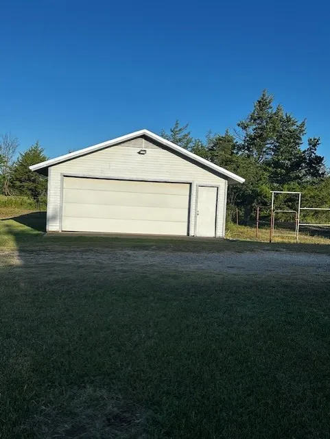 Single Family Residence For Sale in Grayson County , 6294 Dugan Chapel Road, Bells, Texas 75414, 3 Bedroom, 2 Bathroom, 2 Garage spaces, 1,800 Sqft, built in 1990, mls#21086066, Real Estate Agent in Bells, Homes For Sale in Grayson county, Homes For Sale in Bells, Realtor in Bells Texas, Real Estate Brokerage Independent Realty Texas, Luminita Cordes Realtor