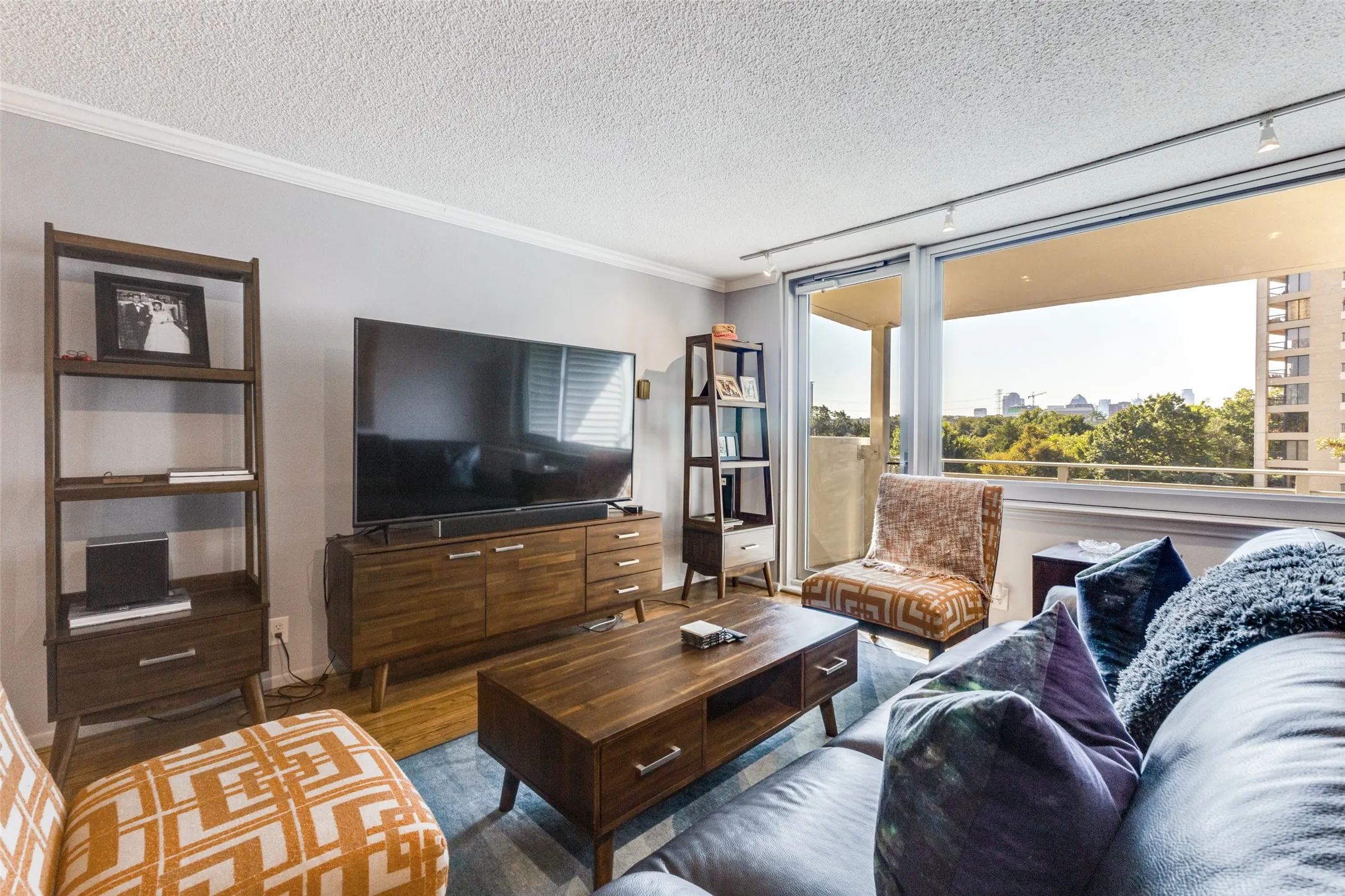 Condominium For Rent in Dallas County , 3883 Turtle Creek Boulevard 306, Dallas, Texas 75219, 2 Bedroom, 2 Bathroom, 2 Garage spaces, 971 Sqft, built in 1963, mls#21087369, Real Estate Agent in Dallas, Homes For Rent in Dallas county, Homes For Rent in Dallas, Realtor in Dallas Texas, Real Estate Brokerage Independent Realty Texas, Luminita Cordes Realtor