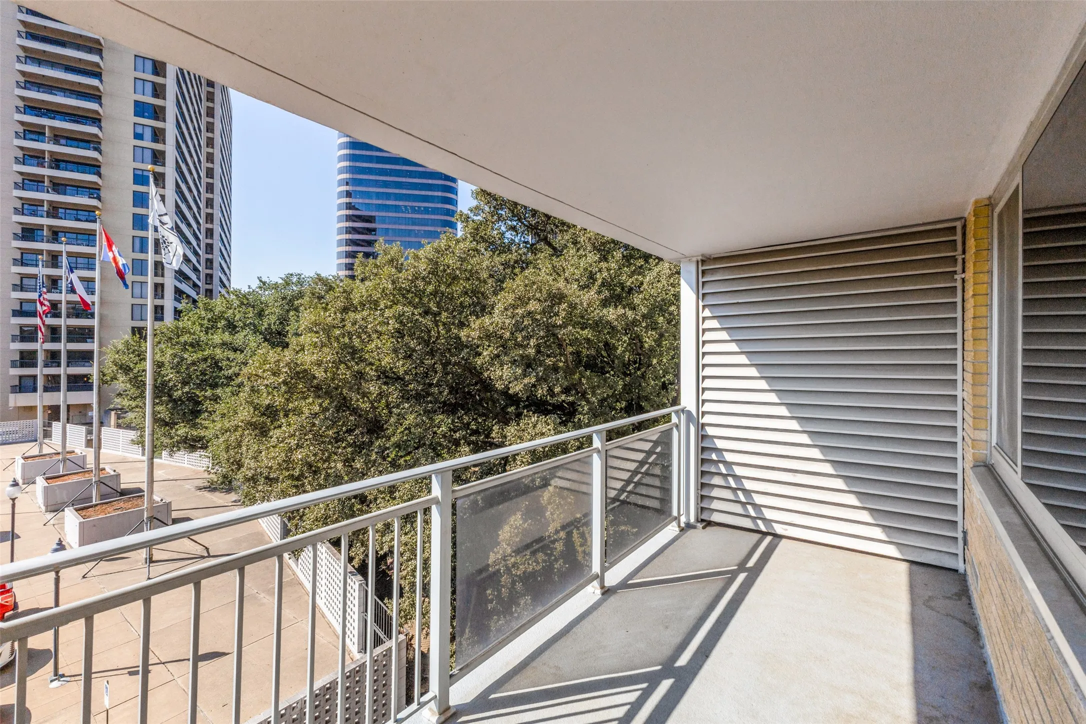 Condominium For Rent in Dallas County , 3883 Turtle Creek Boulevard 306, Dallas, Texas 75219, 2 Bedroom, 2 Bathroom, 2 Garage spaces, 971 Sqft, built in 1963, mls#21087369, Real Estate Agent in Dallas, Homes For Rent in Dallas county, Homes For Rent in Dallas, Realtor in Dallas Texas, Real Estate Brokerage Independent Realty Texas, Luminita Cordes Realtor