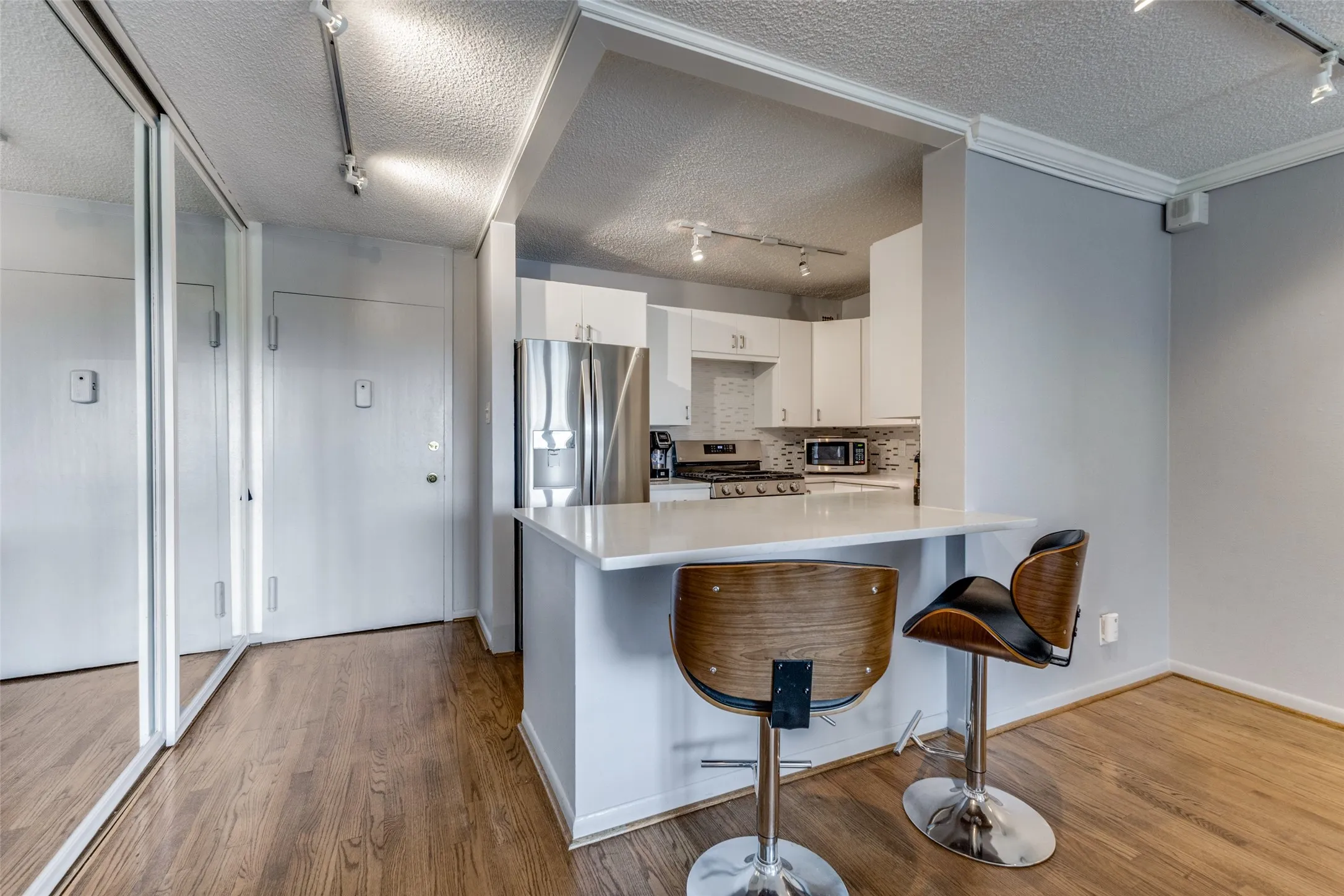 Condominium For Rent in Dallas County , 3883 Turtle Creek Boulevard 306, Dallas, Texas 75219, 2 Bedroom, 2 Bathroom, 2 Garage spaces, 971 Sqft, built in 1963, mls#21087369, Real Estate Agent in Dallas, Homes For Rent in Dallas county, Homes For Rent in Dallas, Realtor in Dallas Texas, Real Estate Brokerage Independent Realty Texas, Luminita Cordes Realtor