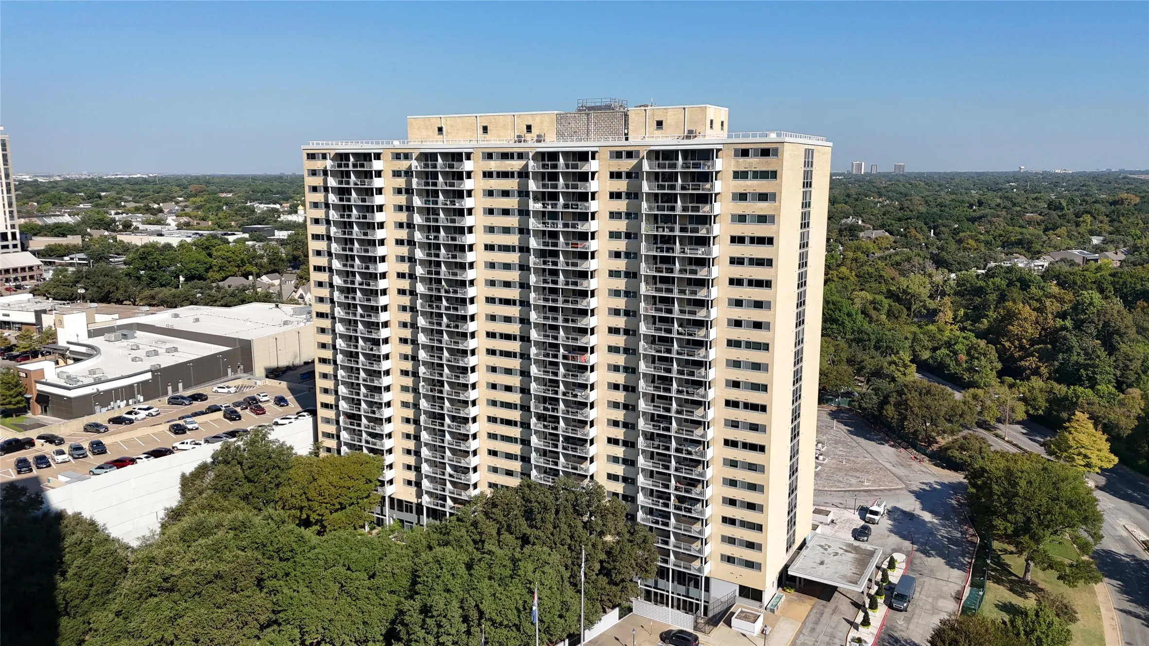 Condominium For Rent in Dallas County , 3883 Turtle Creek Boulevard 306, Dallas, Texas 75219, 2 Bedroom, 2 Bathroom, 2 Garage spaces, 971 Sqft, built in 1963, mls#21087369, Real Estate Agent in Dallas, Homes For Rent in Dallas county, Homes For Rent in Dallas, Realtor in Dallas Texas, Real Estate Brokerage Independent Realty Texas, Luminita Cordes Realtor