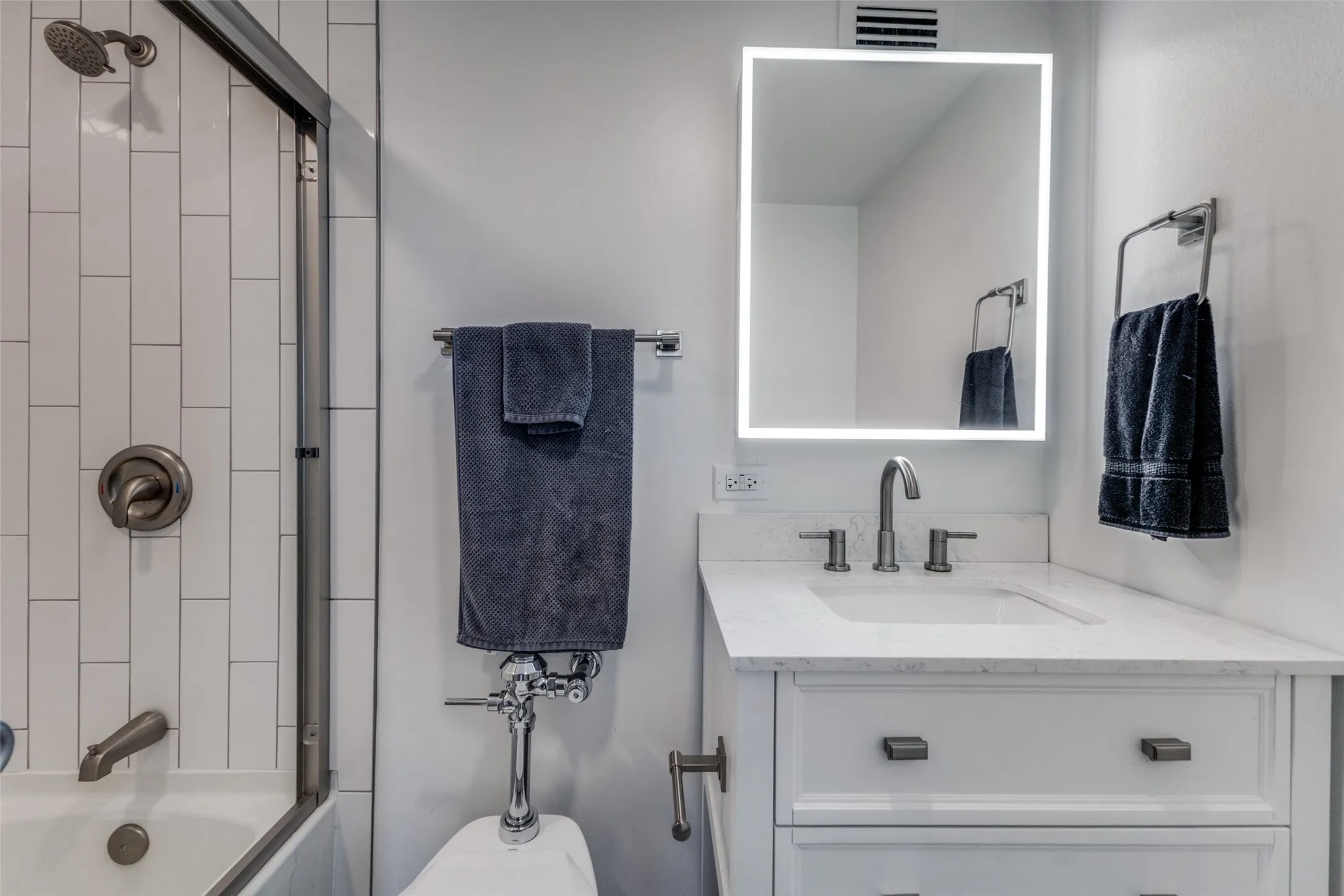 Condominium For Rent in Dallas County , 3883 Turtle Creek Boulevard 306, Dallas, Texas 75219, 2 Bedroom, 2 Bathroom, 2 Garage spaces, 971 Sqft, built in 1963, mls#21087369, Real Estate Agent in Dallas, Homes For Rent in Dallas county, Homes For Rent in Dallas, Realtor in Dallas Texas, Real Estate Brokerage Independent Realty Texas, Luminita Cordes Realtor