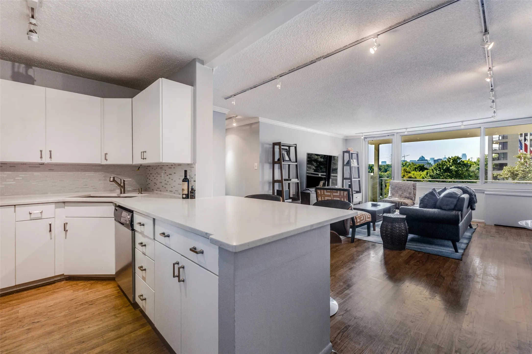 Condominium For Rent in Dallas County , 3883 Turtle Creek Boulevard 306, Dallas, Texas 75219, 2 Bedroom, 2 Bathroom, 2 Garage spaces, 971 Sqft, built in 1963, mls#21087369, Real Estate Agent in Dallas, Homes For Rent in Dallas county, Homes For Rent in Dallas, Realtor in Dallas Texas, Real Estate Brokerage Independent Realty Texas, Luminita Cordes Realtor