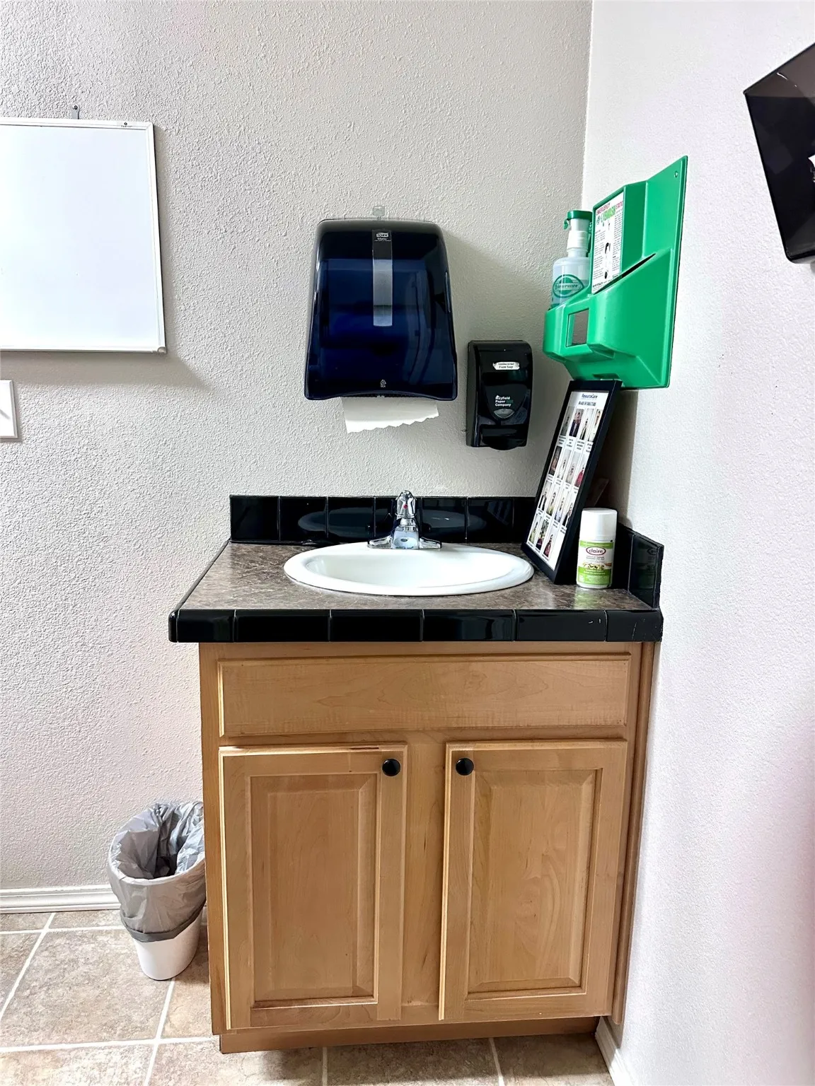 Hall sink